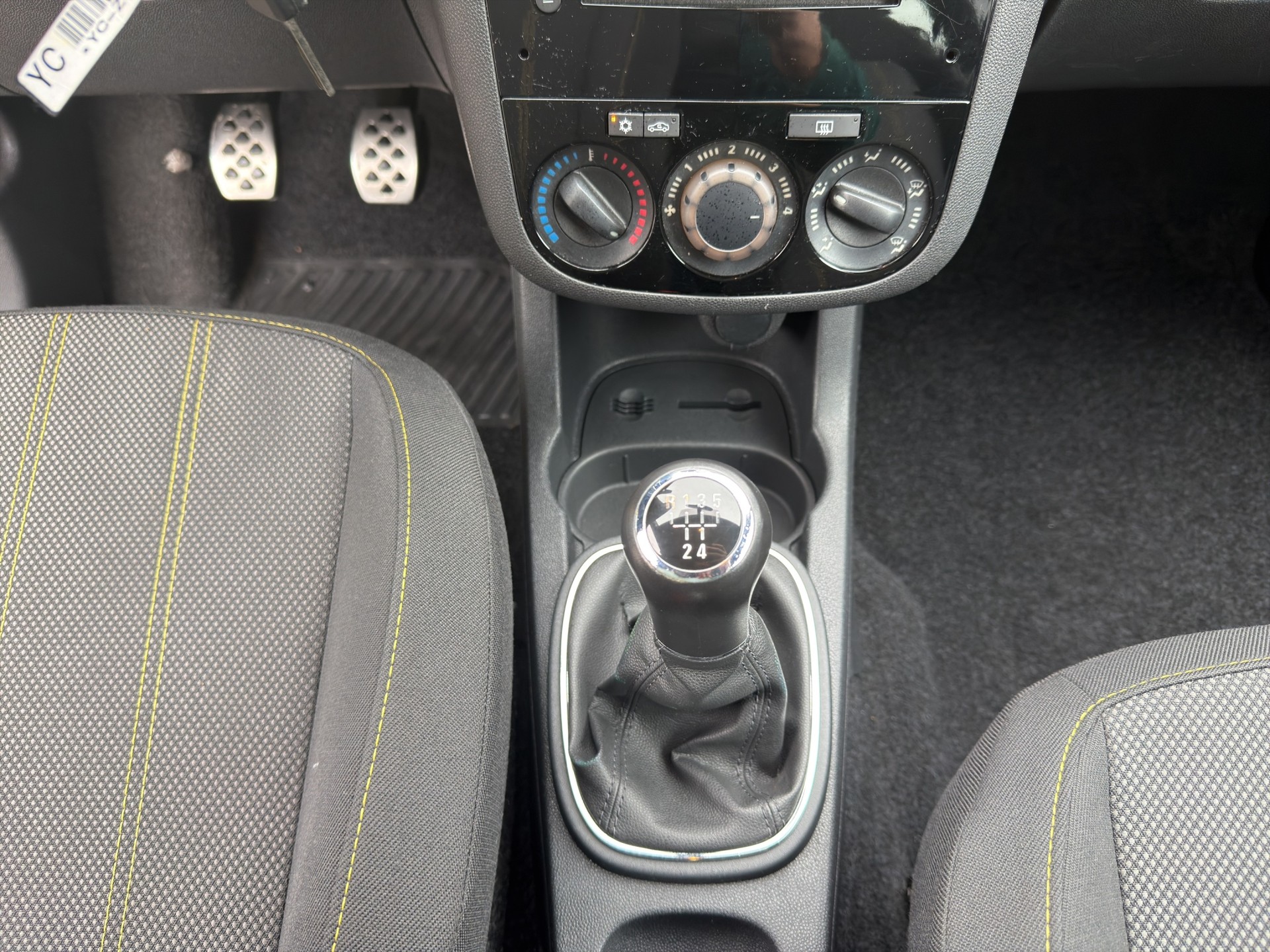 OPEL Corsa 1.4 TP Anniversary-image-15