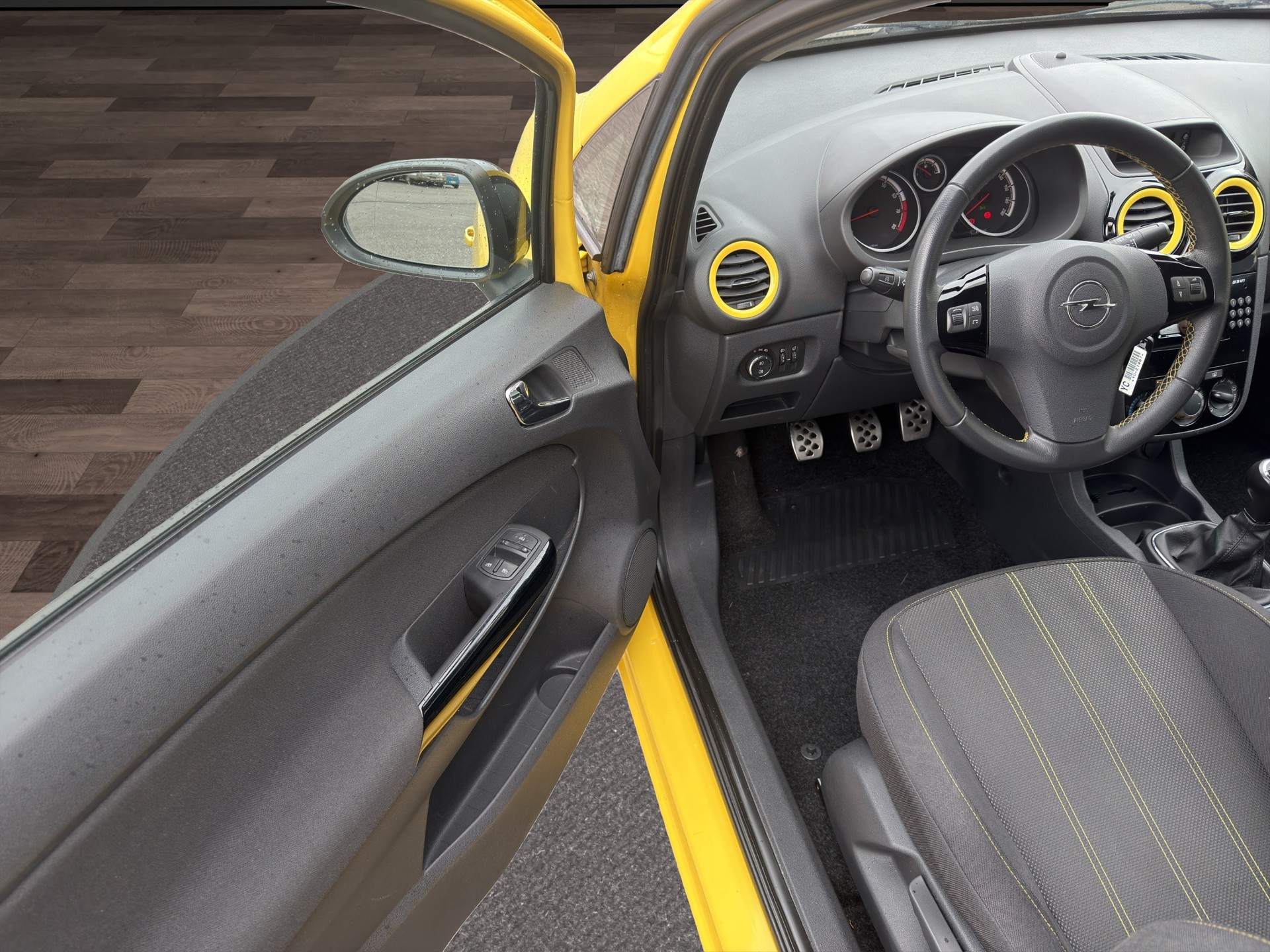 OPEL Corsa 1.4 TP Anniversary-image-19