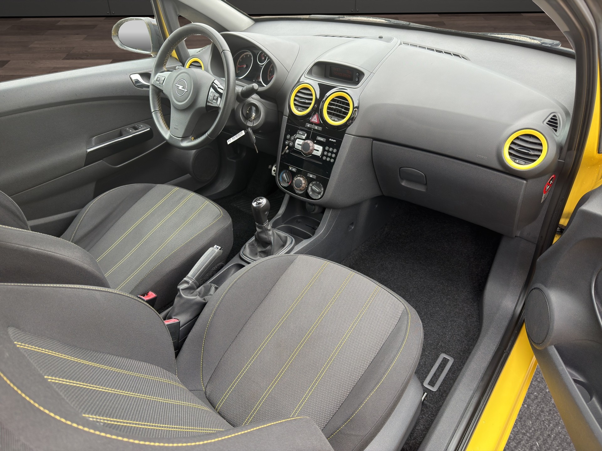 OPEL Corsa 1.4 TP Anniversary-image-18