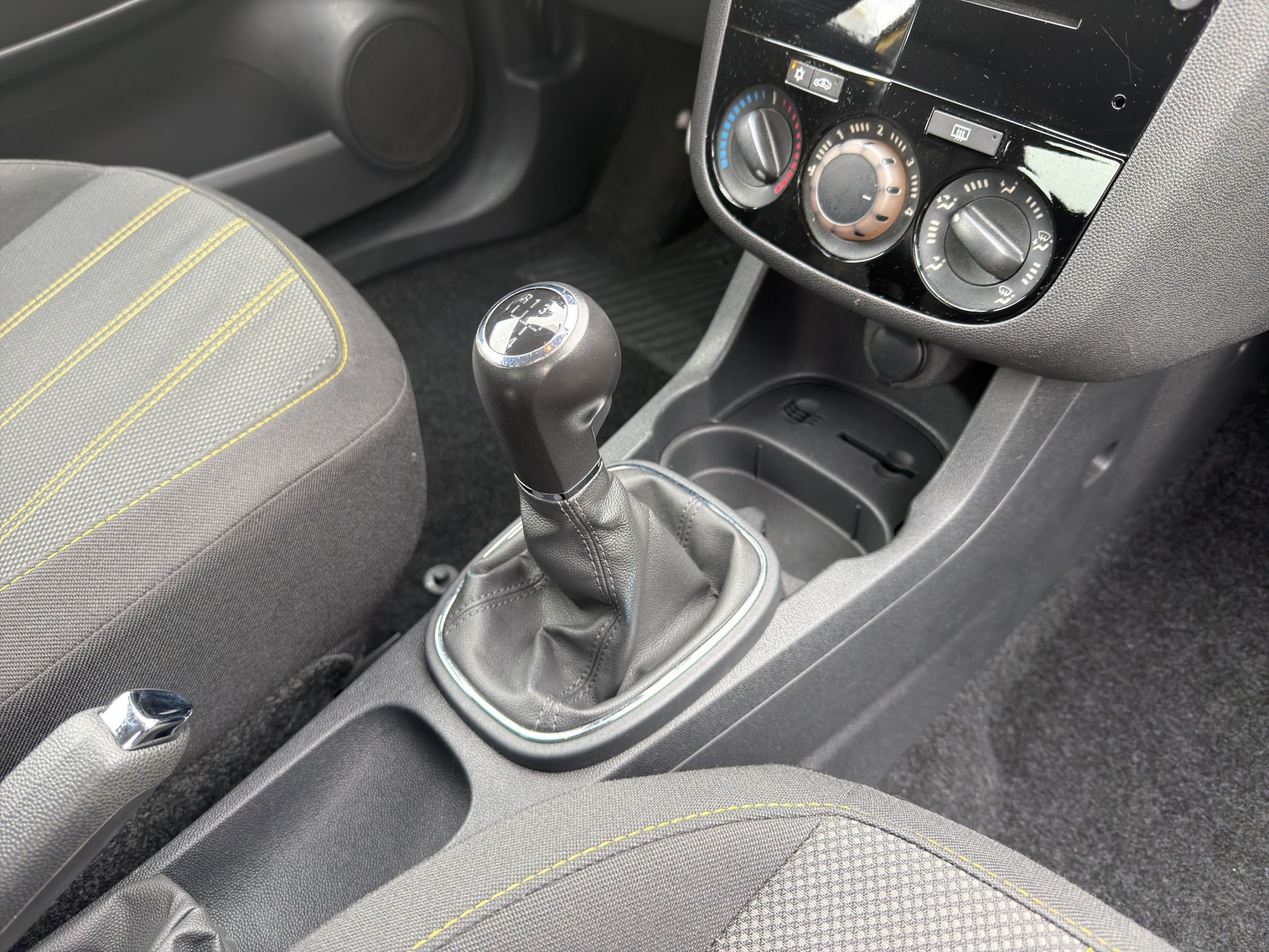 OPEL Corsa 1.4 TP Anniversary-image-17