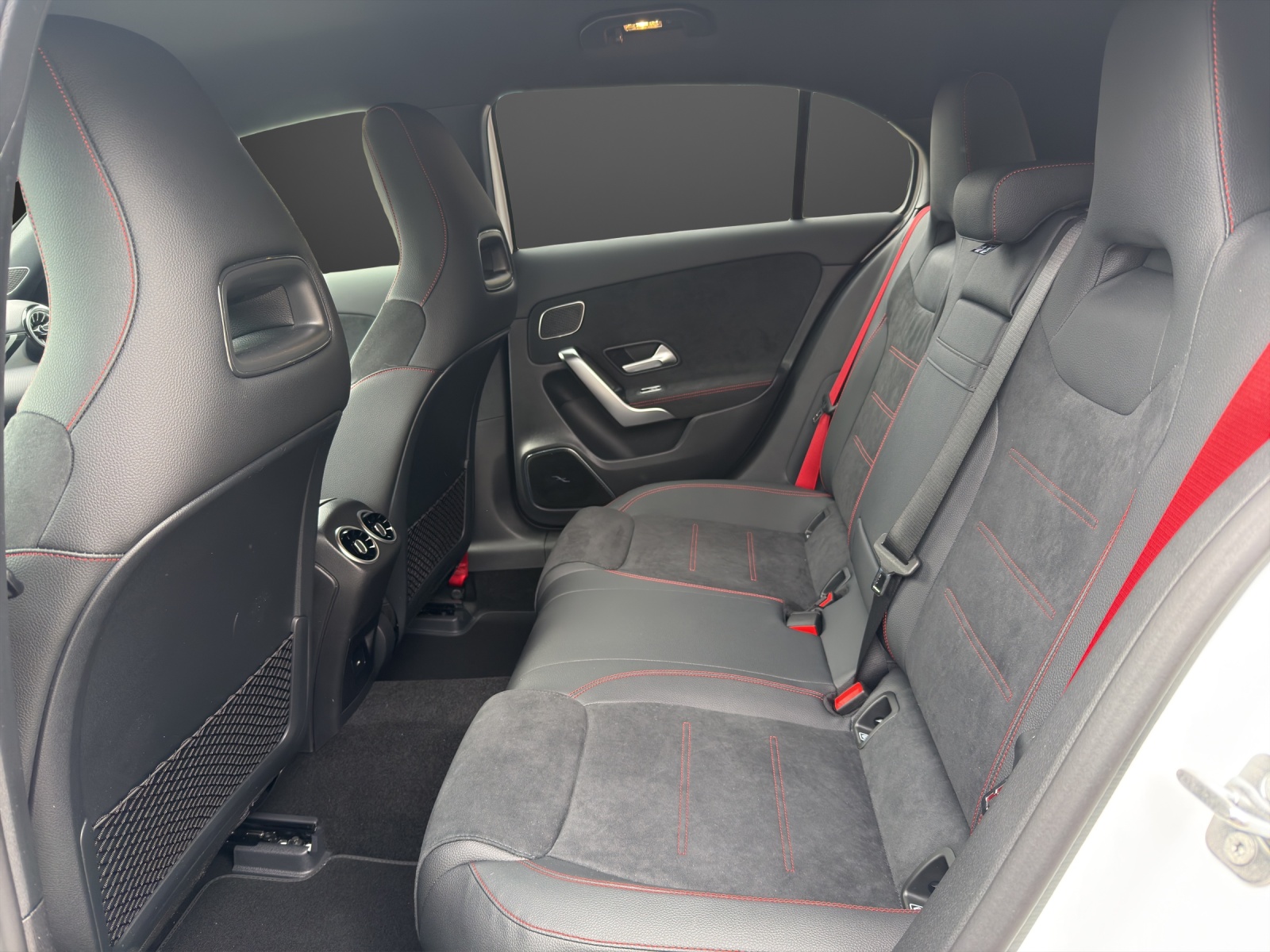 MERCEDES-BENZ A AMG 35 4Matic 8G-DCT-image-11