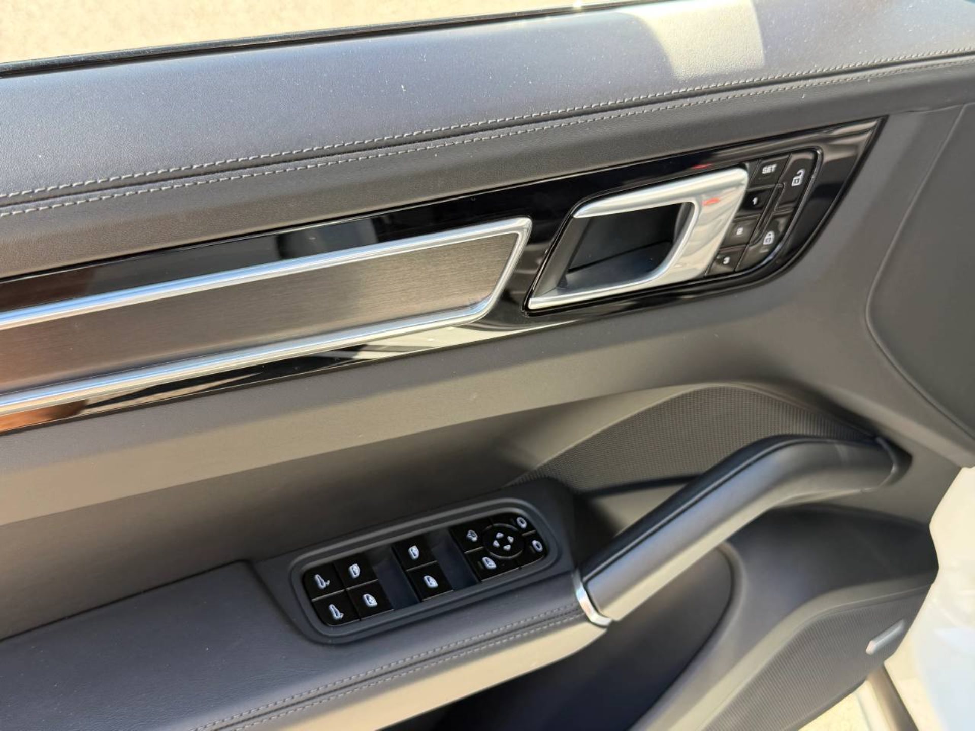 PORSCHE Cayenne GTS (MY21)-image-27