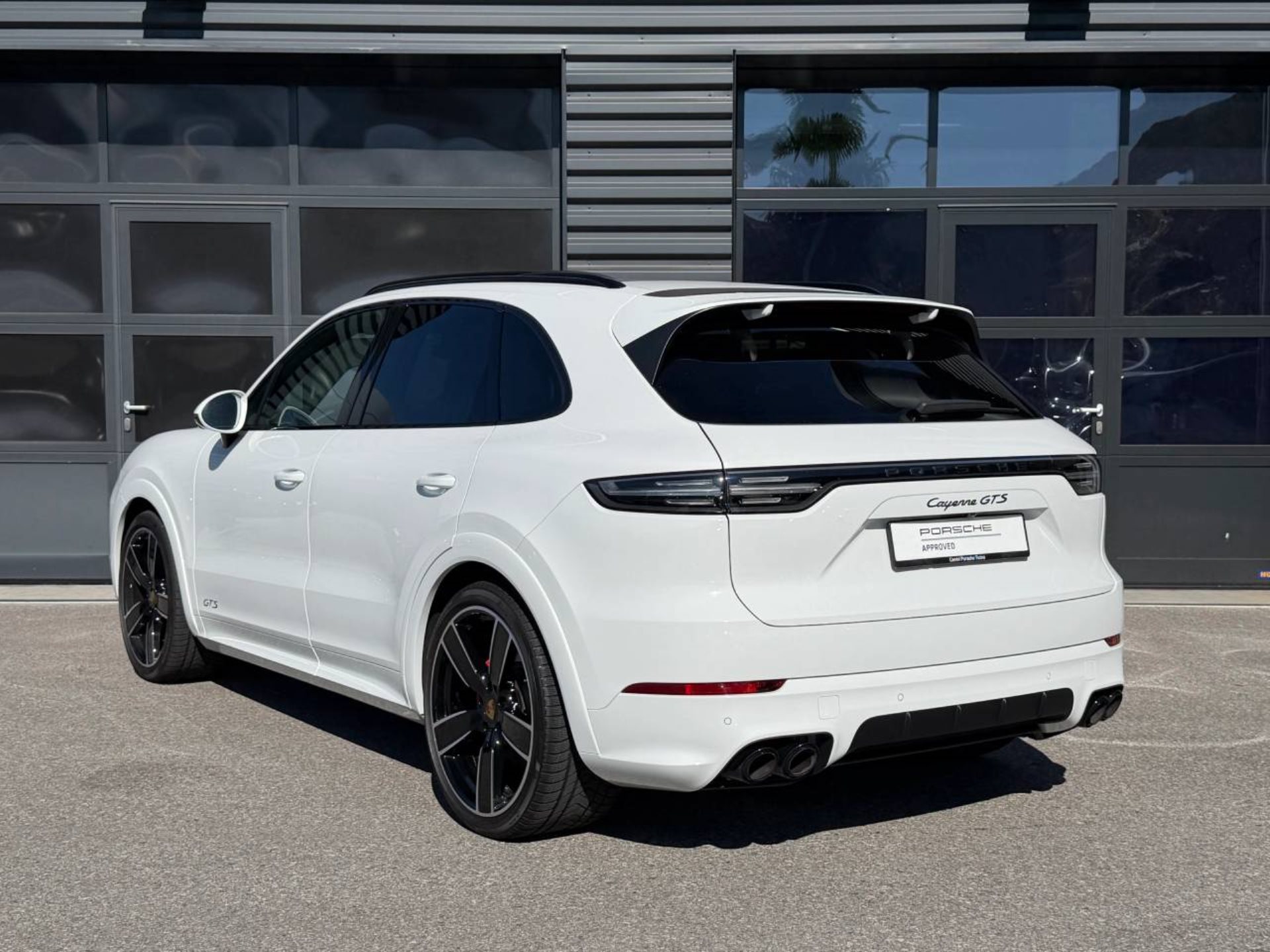 PORSCHE Cayenne GTS (MY21)-showroom-element-2