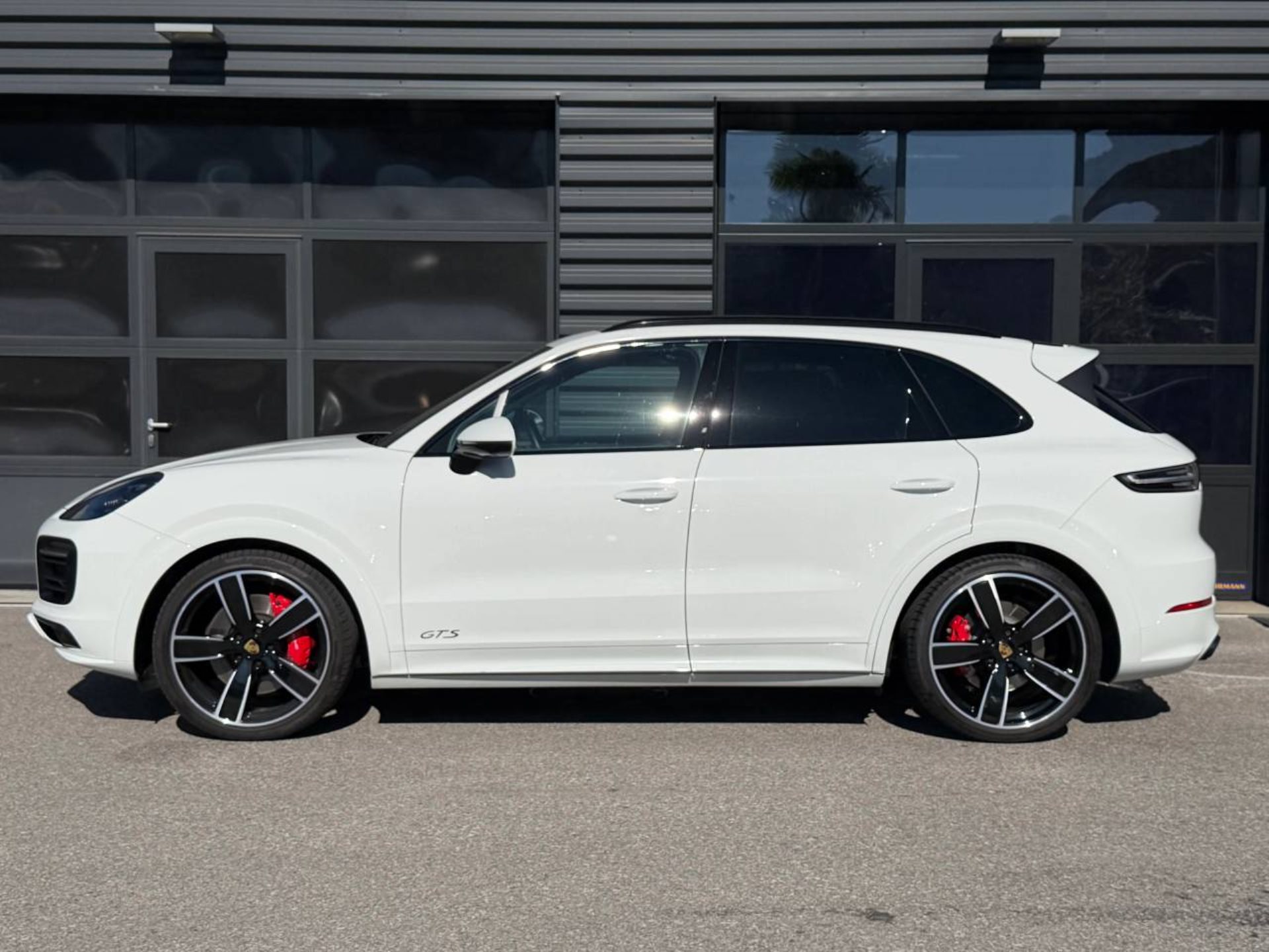 PORSCHE Cayenne GTS (MY21)-showroom-element-1
