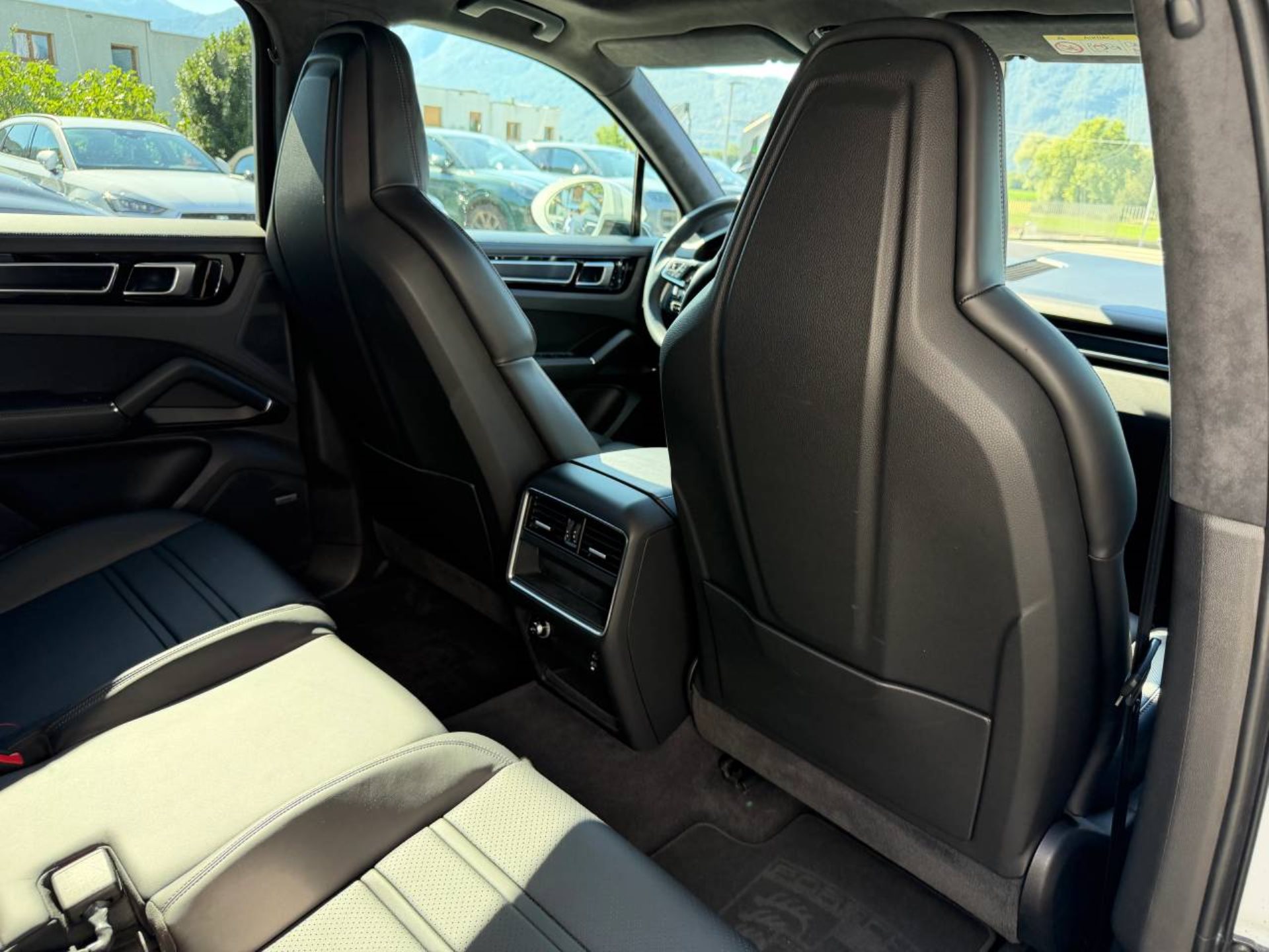 PORSCHE Cayenne GTS (MY21)-image-23