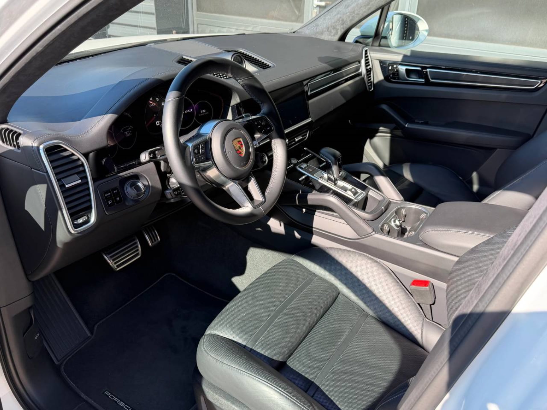 PORSCHE Cayenne GTS (MY21)-showroom-element-3