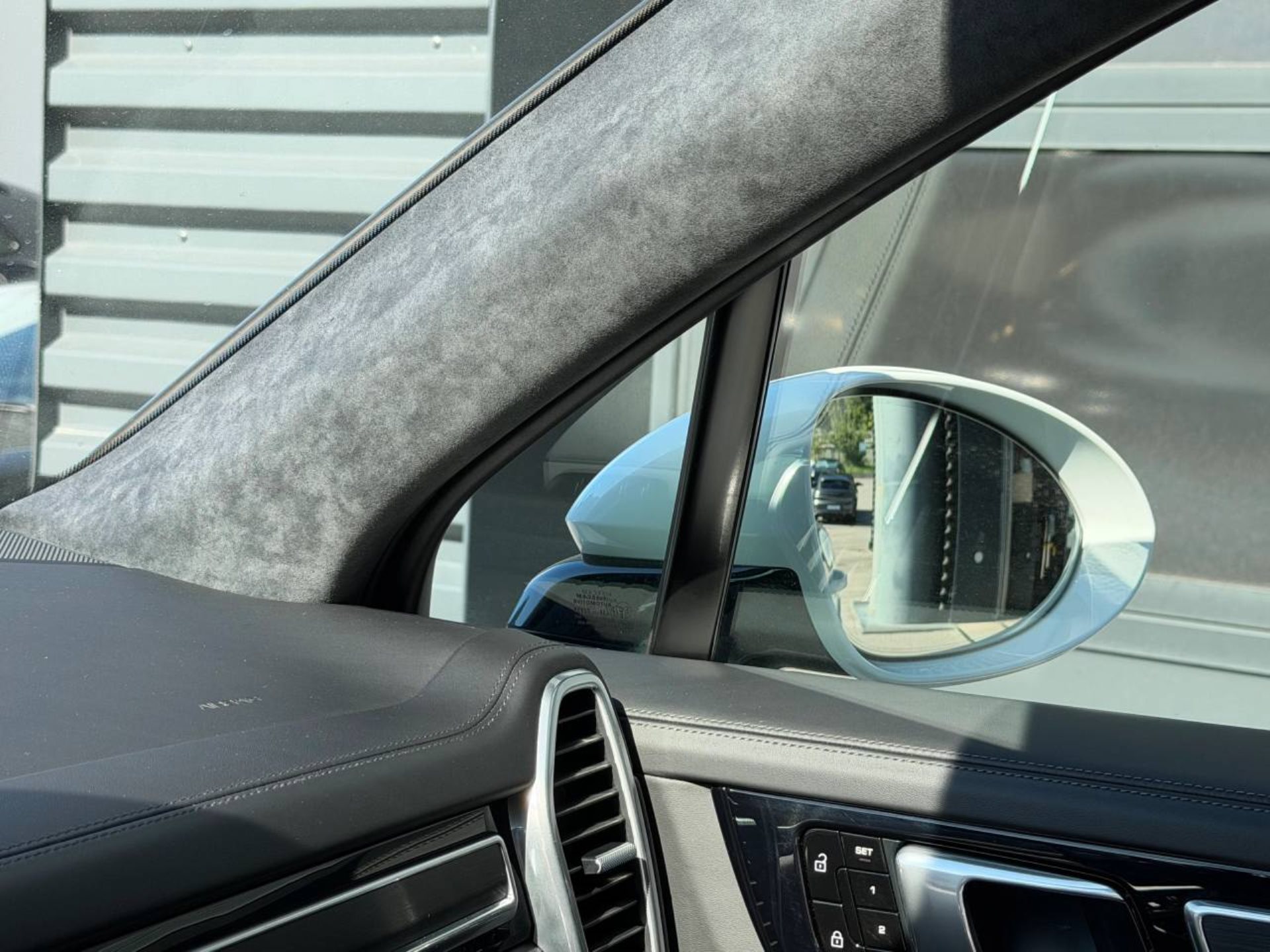 PORSCHE Cayenne GTS (MY21)-image-28