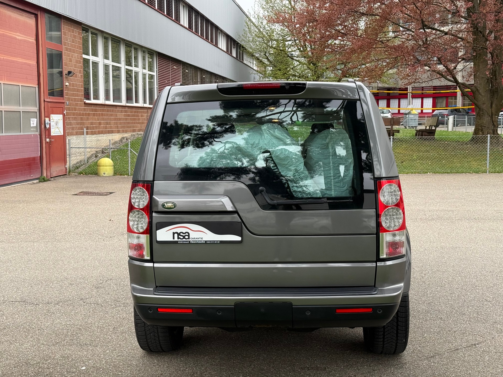 LAND ROVER Discovery 3.0 TDV6 HSE Automatic-image-4