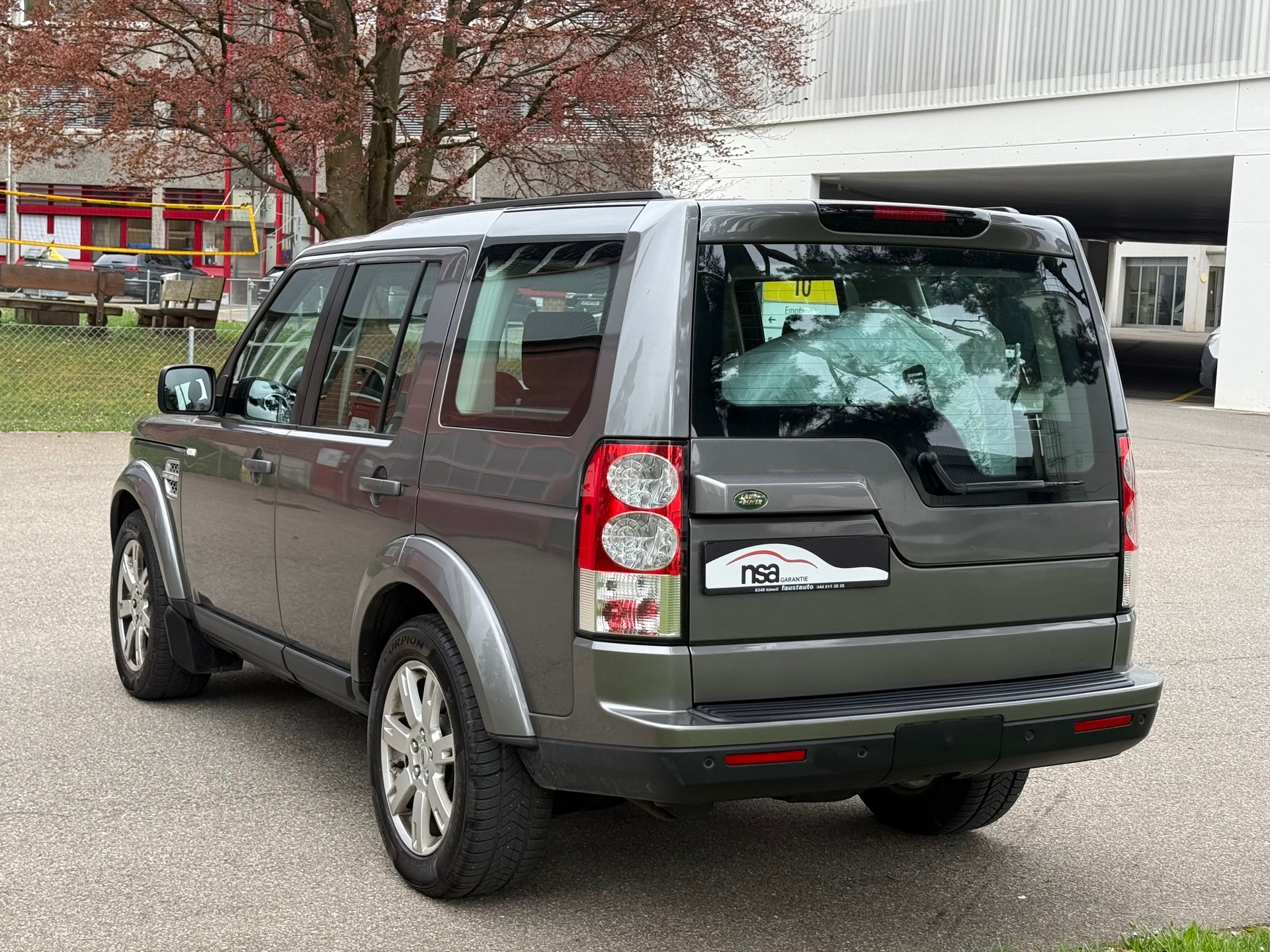 LAND ROVER Discovery 3.0 TDV6 HSE Automatic-image-3