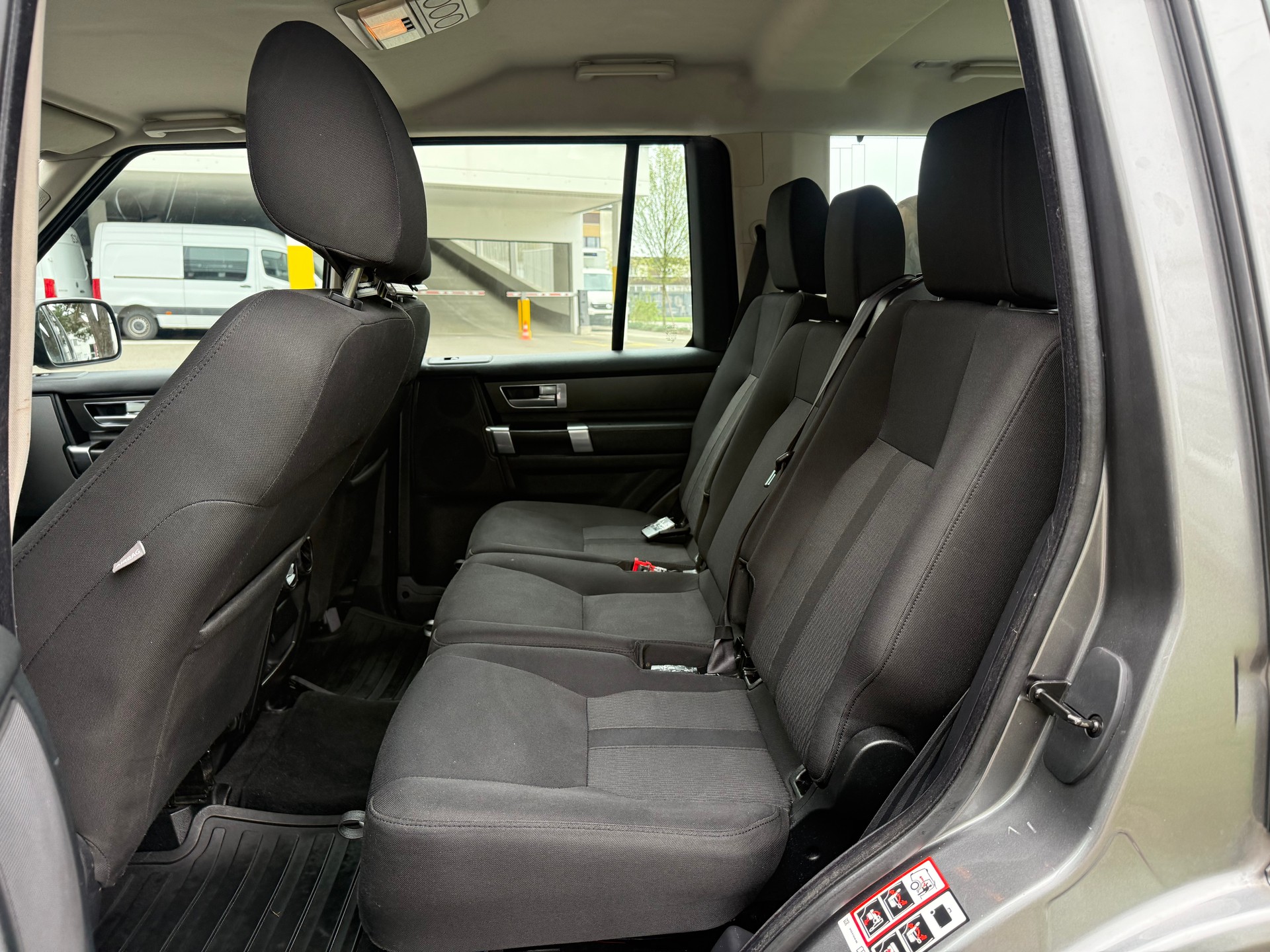 LAND ROVER Discovery 3.0 TDV6 HSE Automatic-image-8