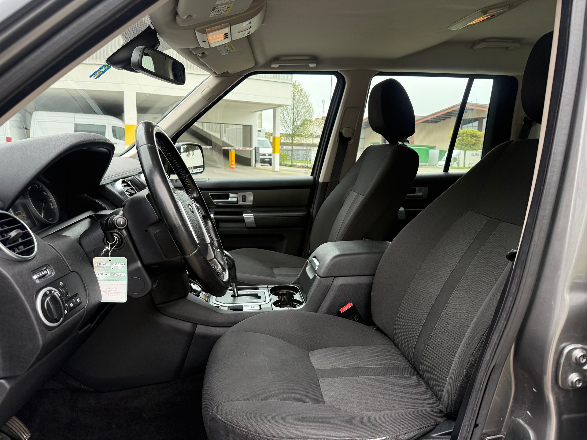 LAND ROVER Discovery 3.0 TDV6 HSE Automatic-image-6