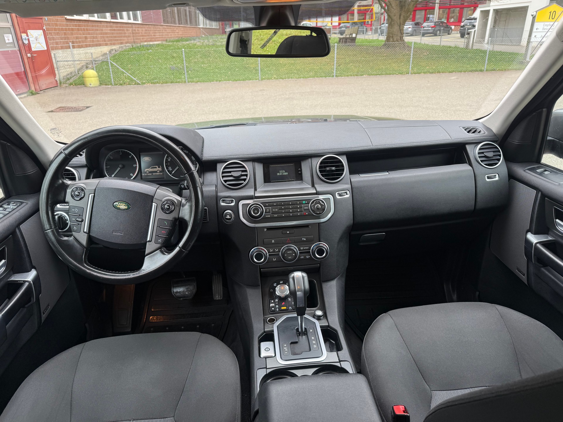 LAND ROVER Discovery 3.0 TDV6 HSE Automatic-image-7