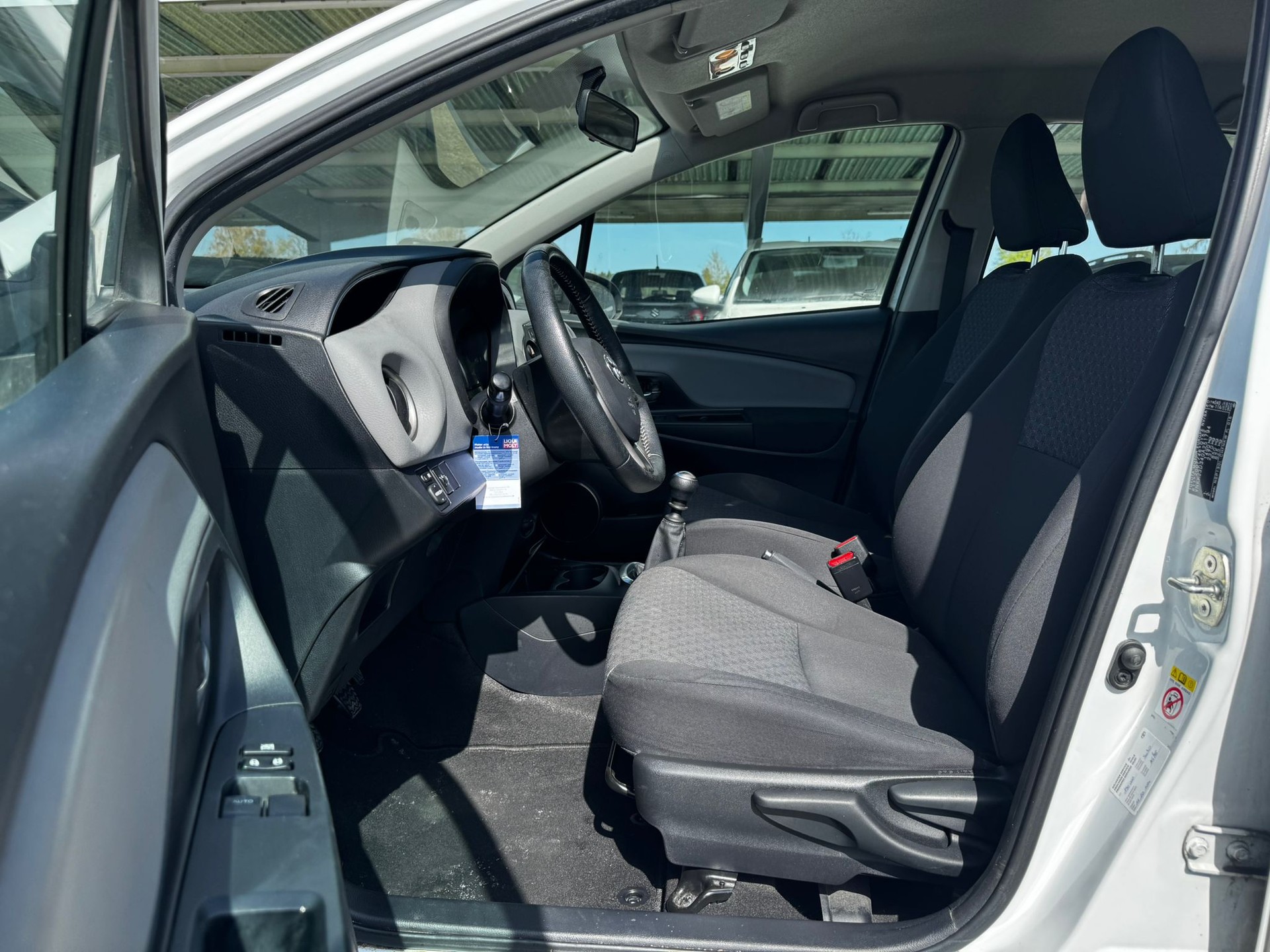 TOYOTA Yaris 1.33 Luna-image-7