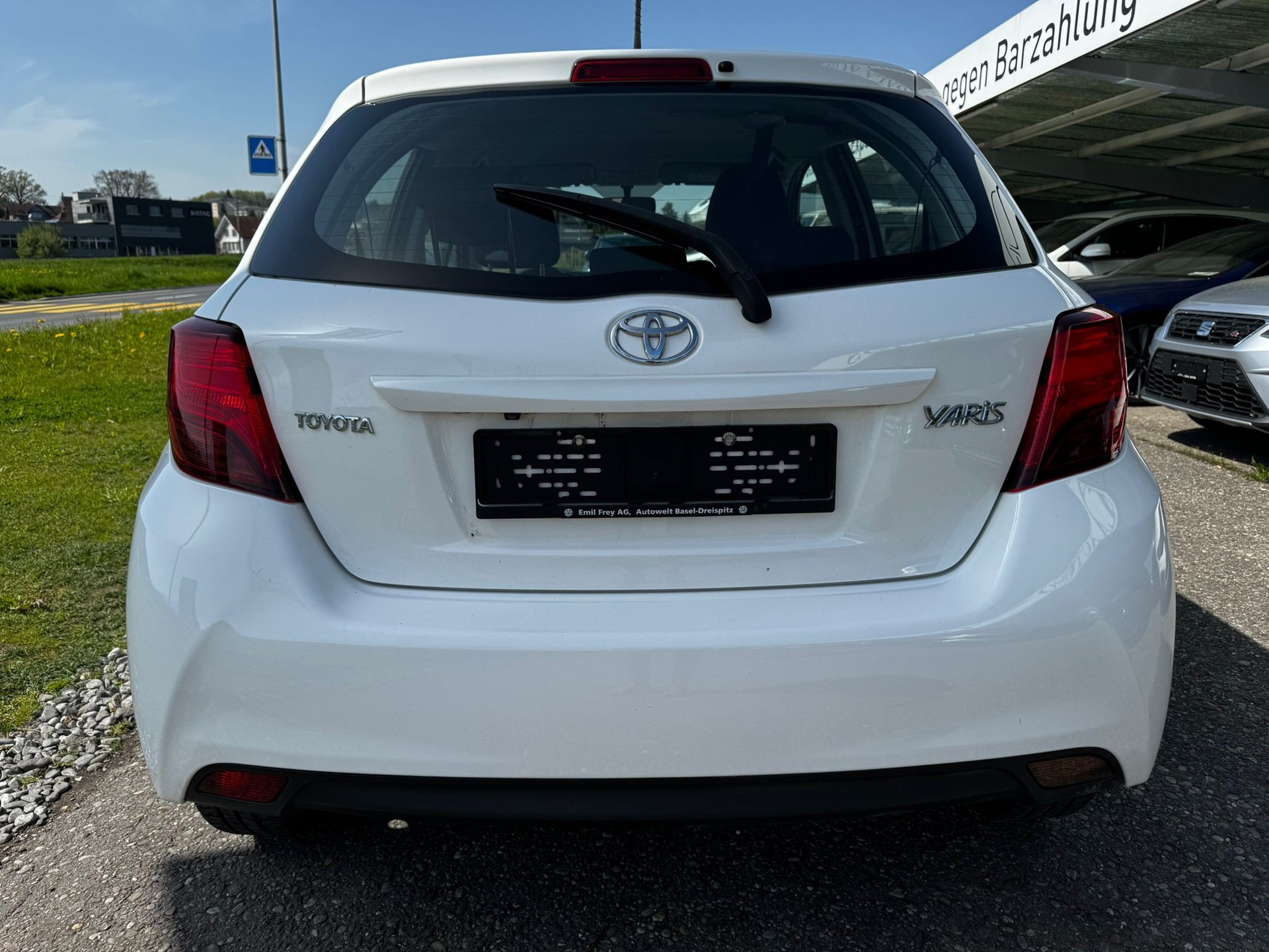 TOYOTA Yaris 1.33 Luna-image-4