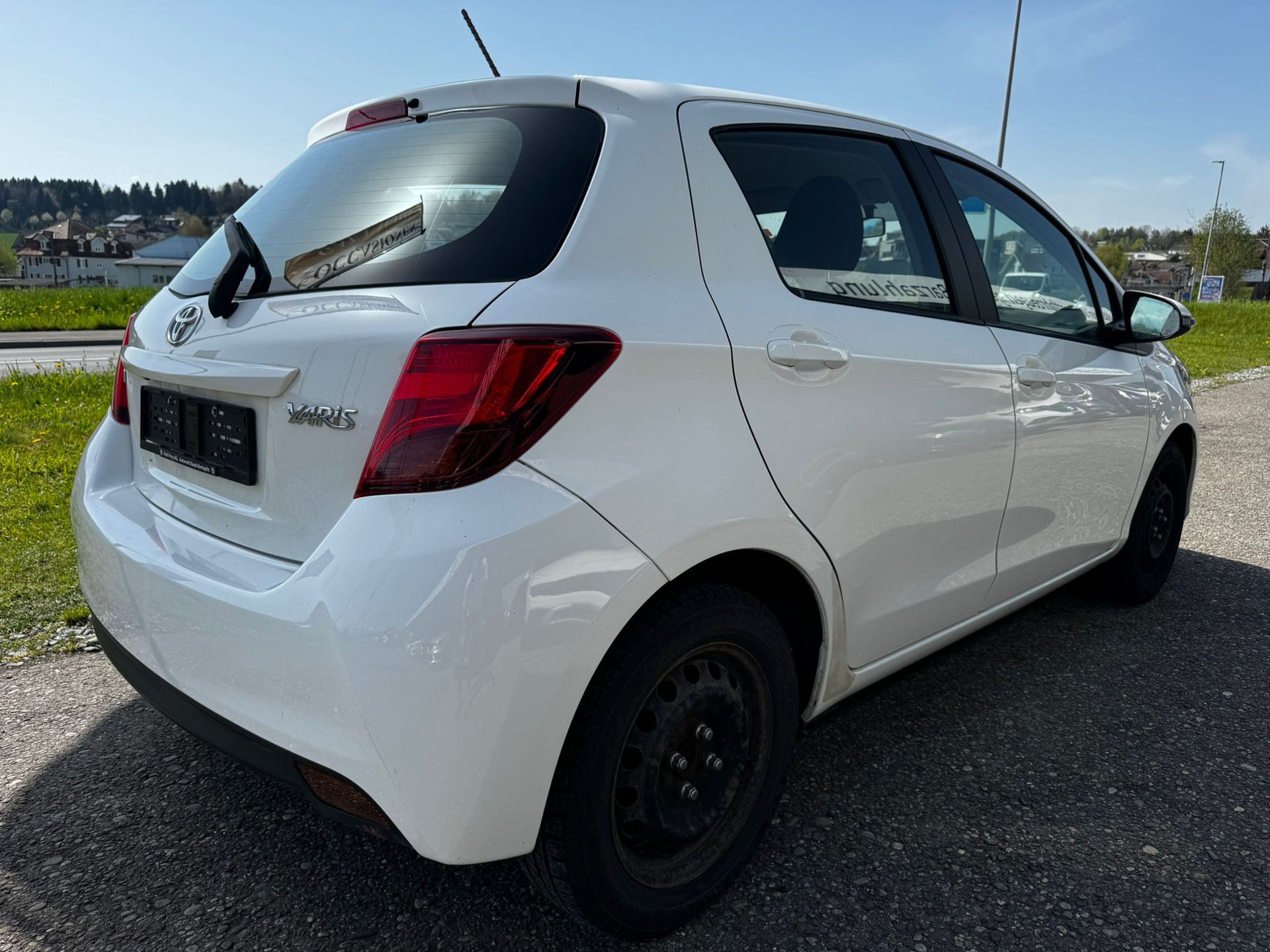 TOYOTA Yaris 1.33 Luna-image-3