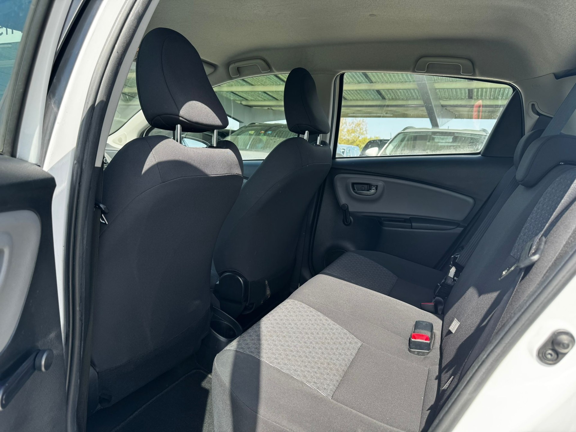 TOYOTA Yaris 1.33 Luna-image-9