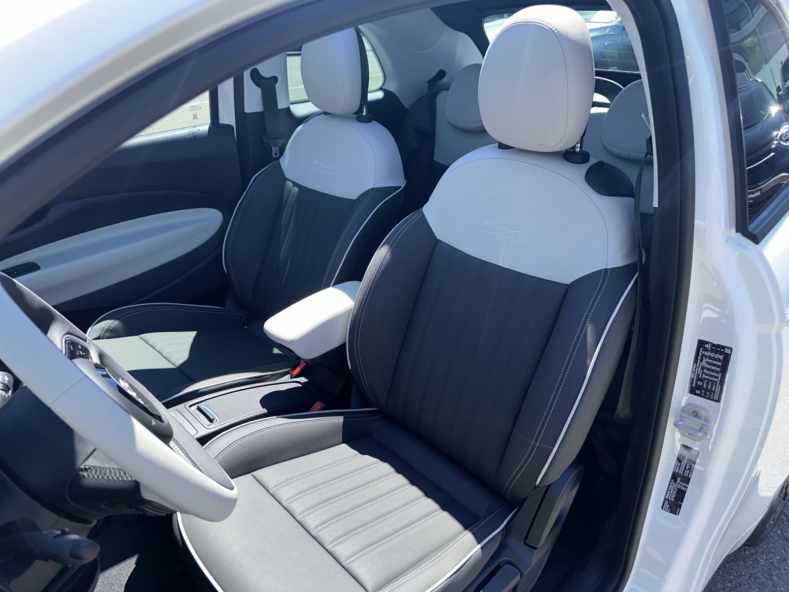FIAT 500 Cabrio 1.0 Hybrid La Prima-image-7