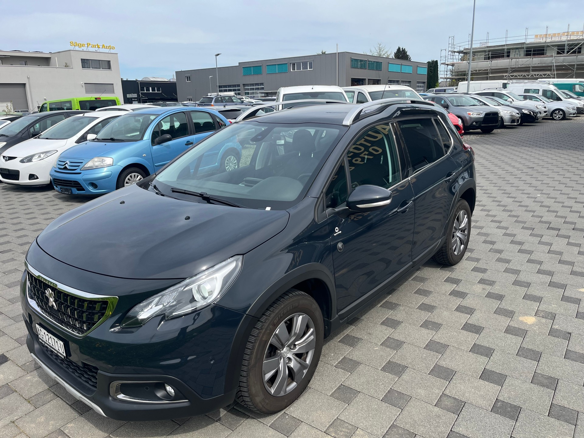 PEUGEOT 2008 1.2 PureTech Signature EAT6-image-5