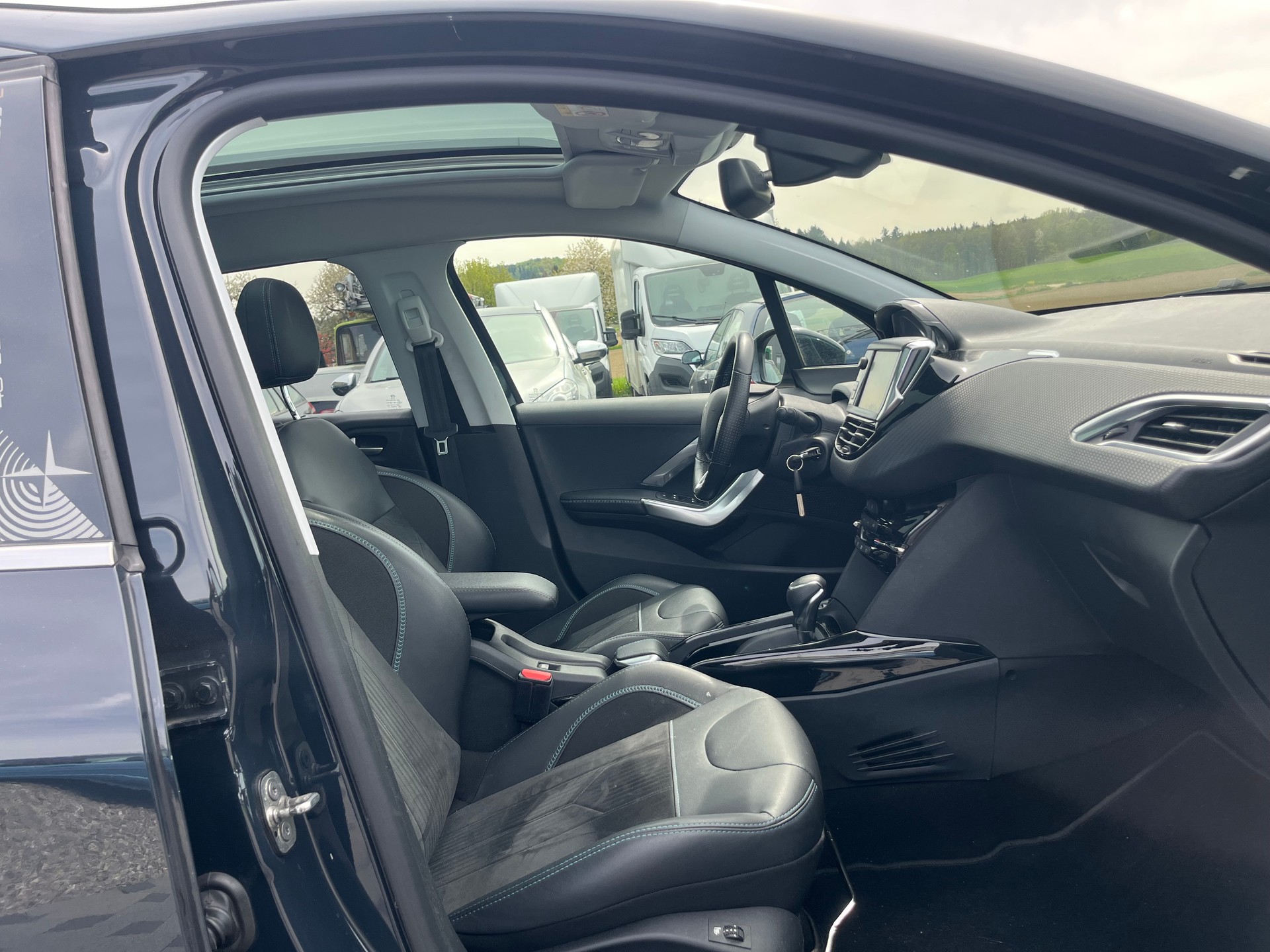 PEUGEOT 2008 1.2 PureTech Signature EAT6-image-8