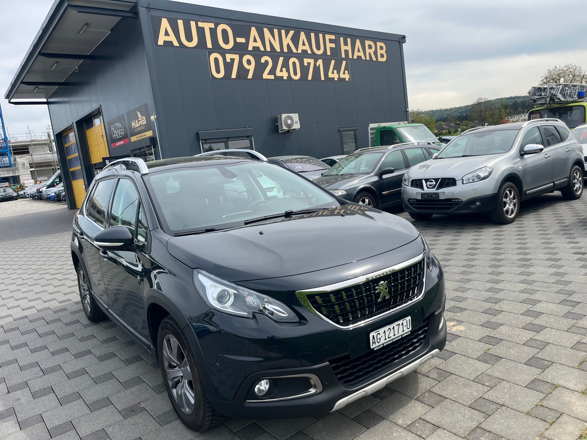PEUGEOT 2008 1.2 PureTech Signature EAT6-image-4