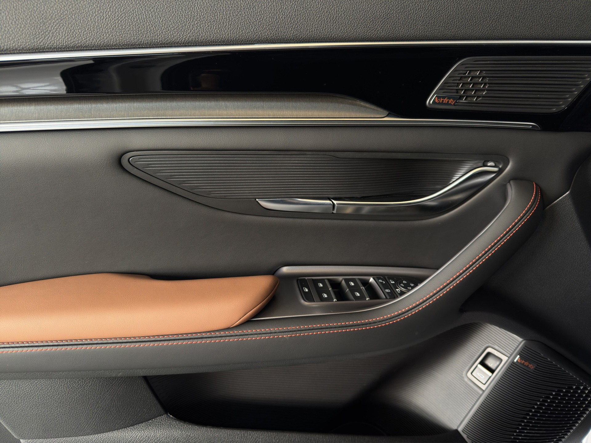BYD Seal U DM-i Boost *Sofort lieferbar* "Pano-Bicolor Leder-360°Kamera"-image-9