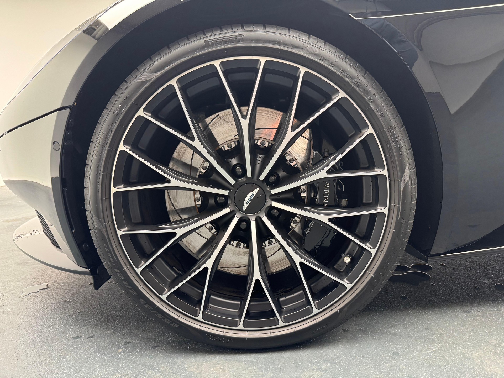 ASTON MARTIN DB11 Coupé 4.0 V8 Bi-Turbo-image-16