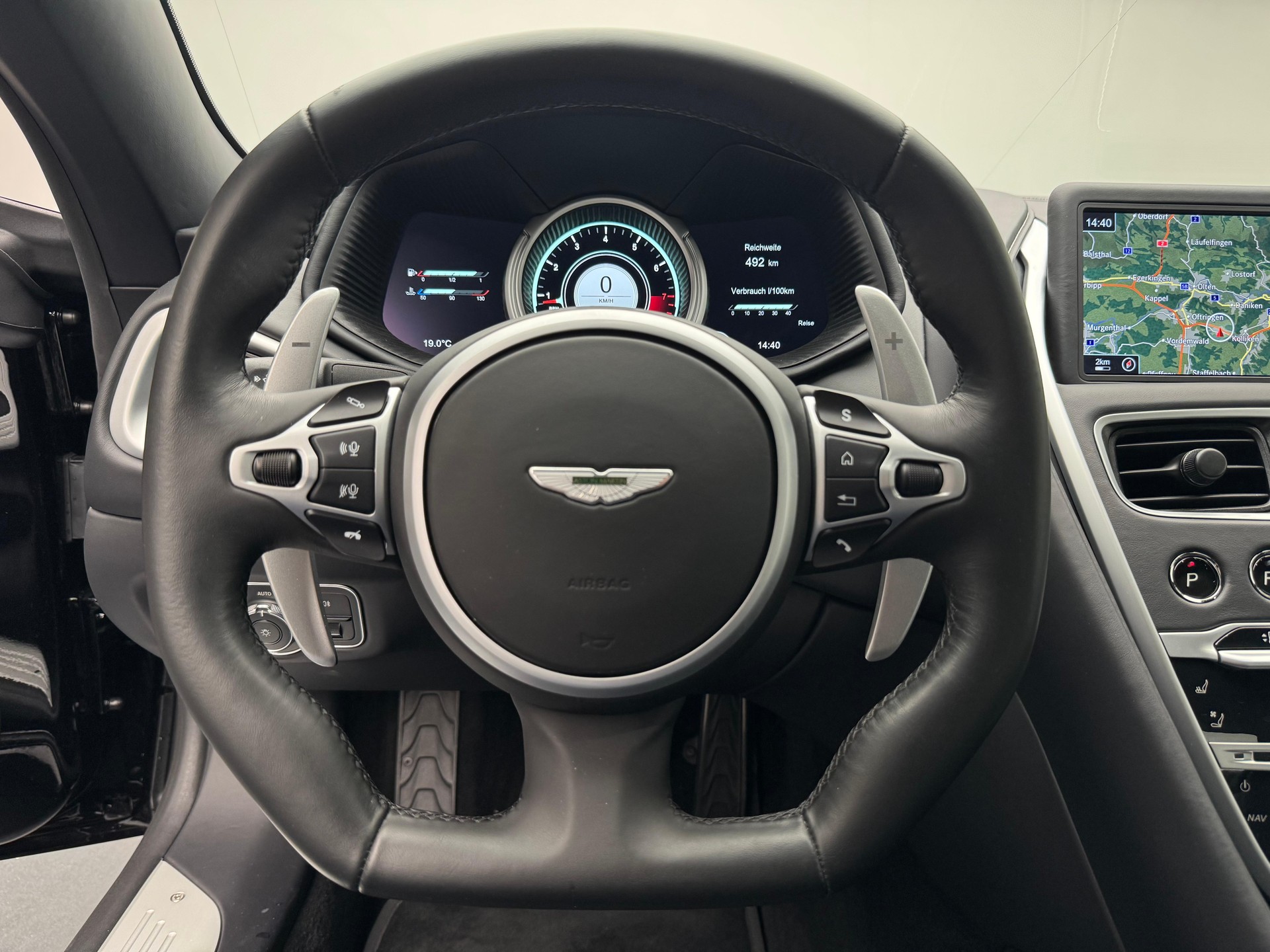 ASTON MARTIN DB11 Coupé 4.0 V8 Bi-Turbo-image-4