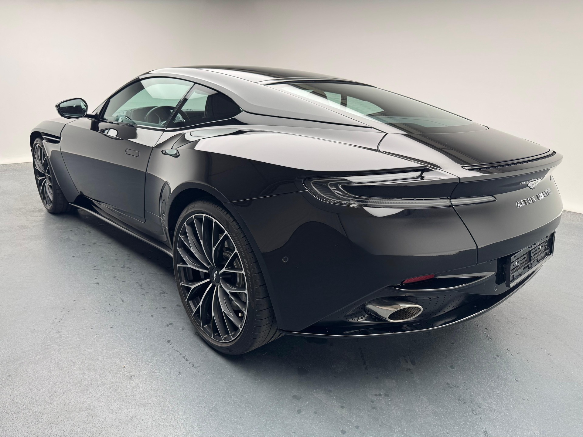 ASTON MARTIN DB11 Coupé 4.0 V8 Bi-Turbo-showroom-element-2