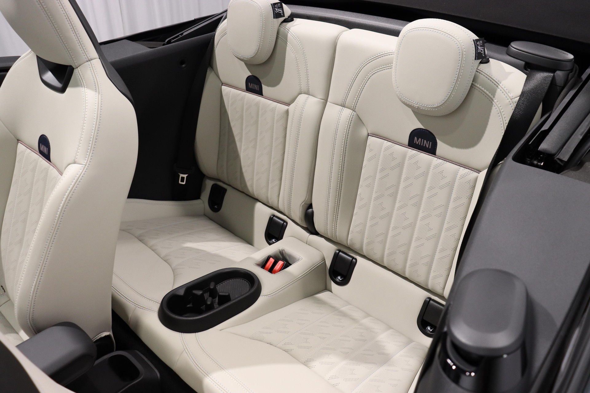 MINI Cabrio F67 2.0i Cooper S-image-9