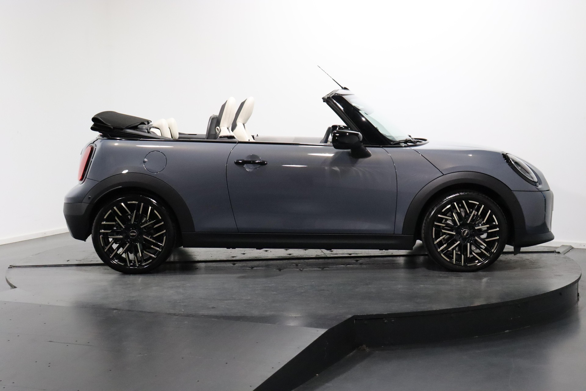 MINI Cabrio F67 2.0i Cooper S-image-4
