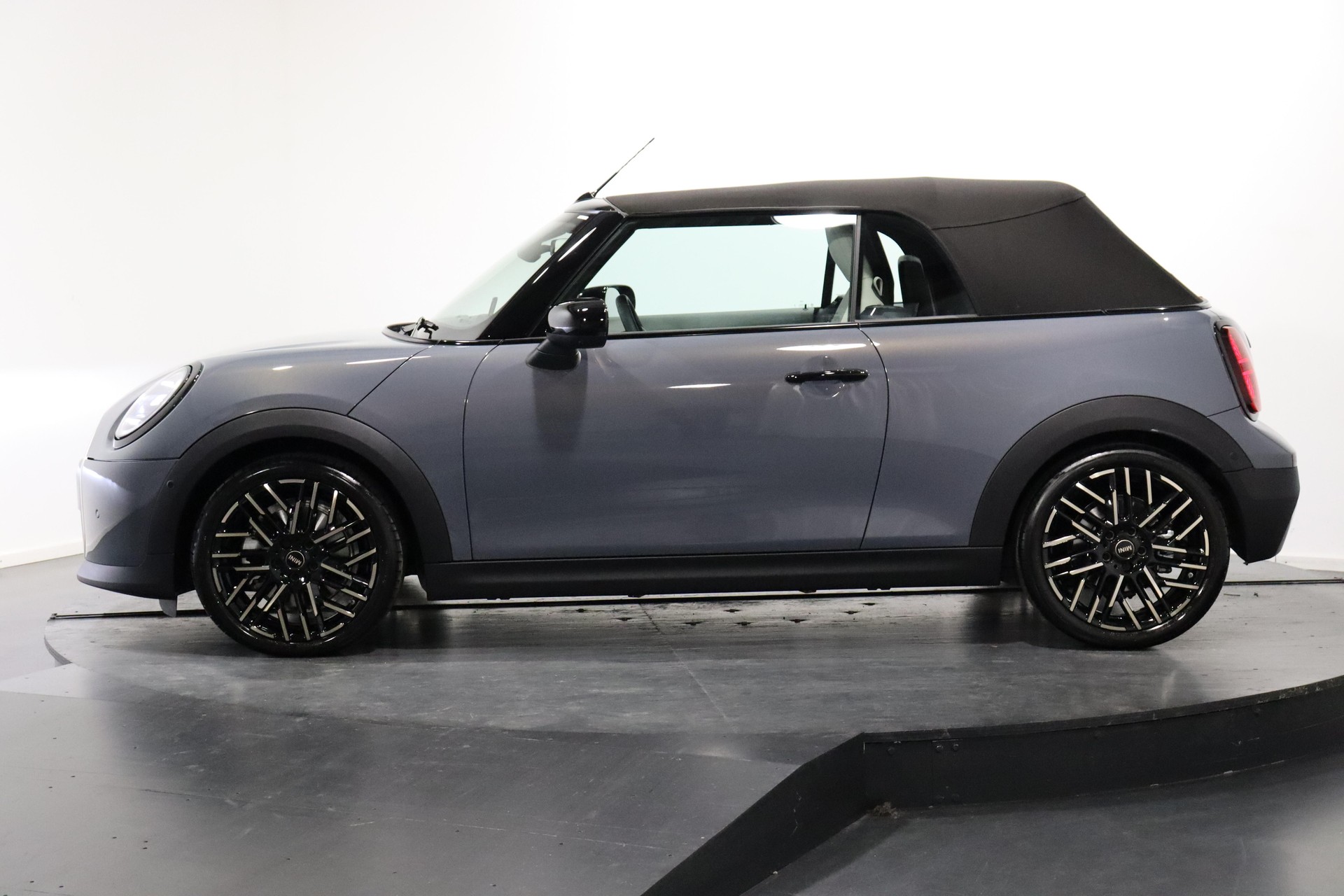 MINI Cabrio F67 2.0i Cooper S-image-1
