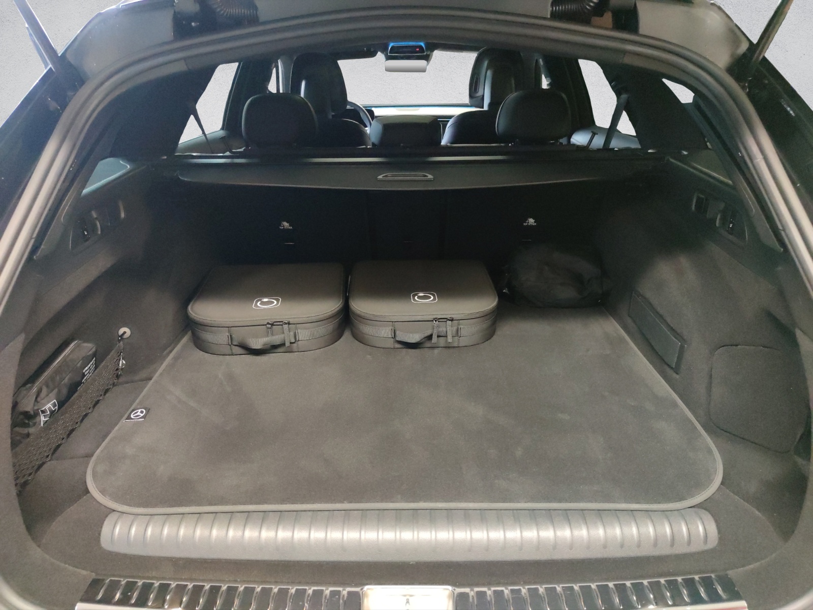 MERCEDES-BENZ E 300 de AMG Line 4Matic T-Modell-image-8