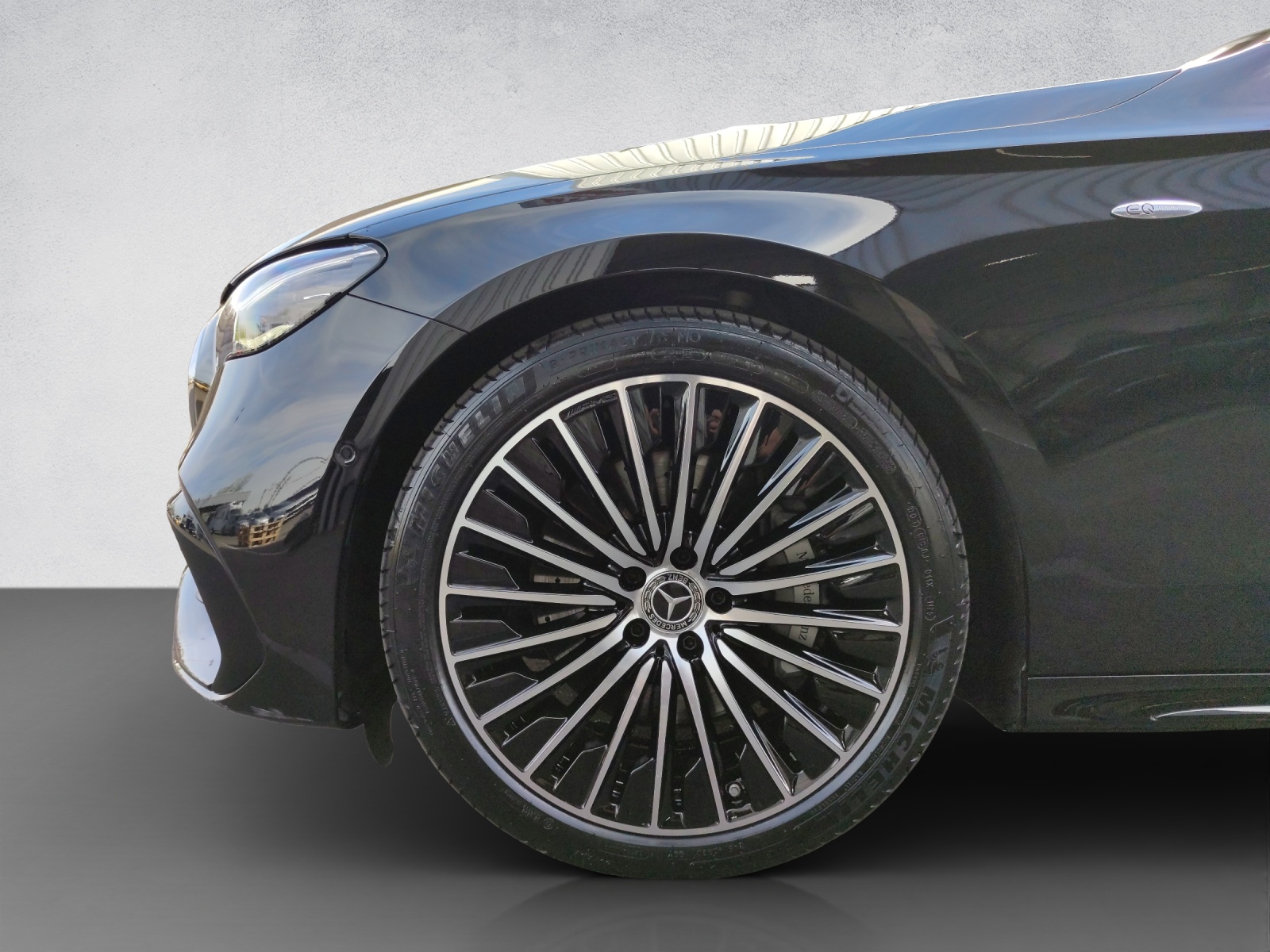 MERCEDES-BENZ E 300 de AMG Line 4Matic T-Modell-image-7
