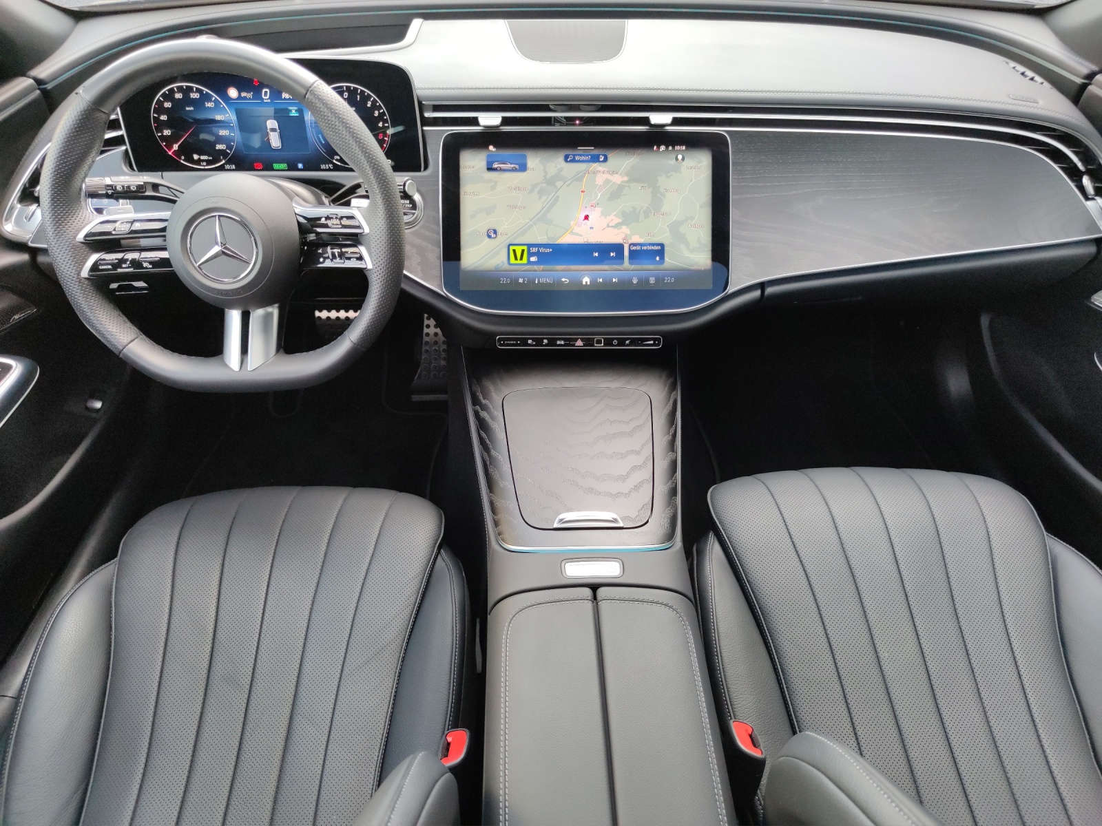 MERCEDES-BENZ E 300 de AMG Line 4Matic T-Modell-image-14