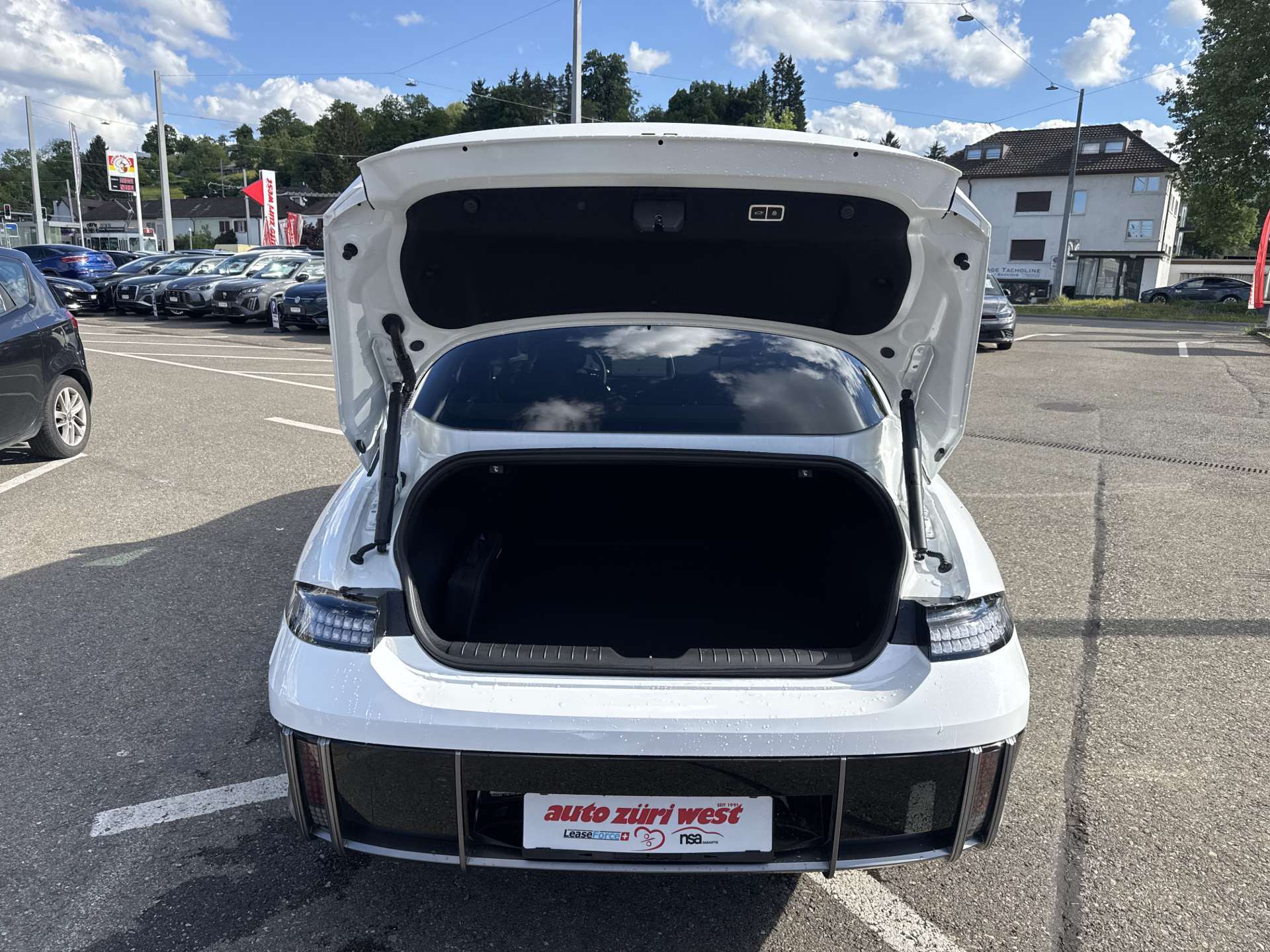 HYUNDAI Ioniq 6 77kWh Plus Line 325PS 4WD Automat-image-7