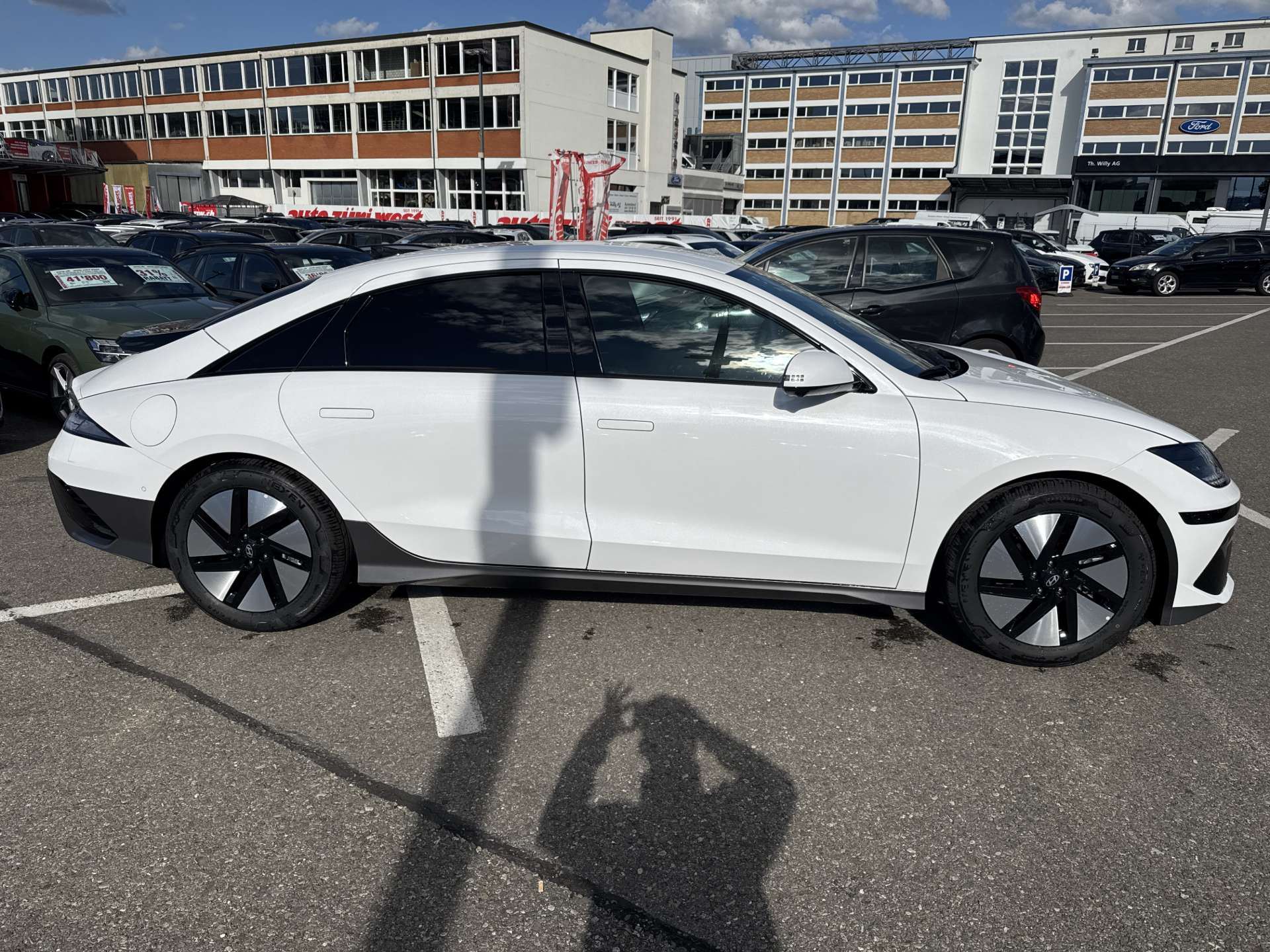 HYUNDAI Ioniq 6 77kWh Plus Line 325PS 4WD Automat-image-10