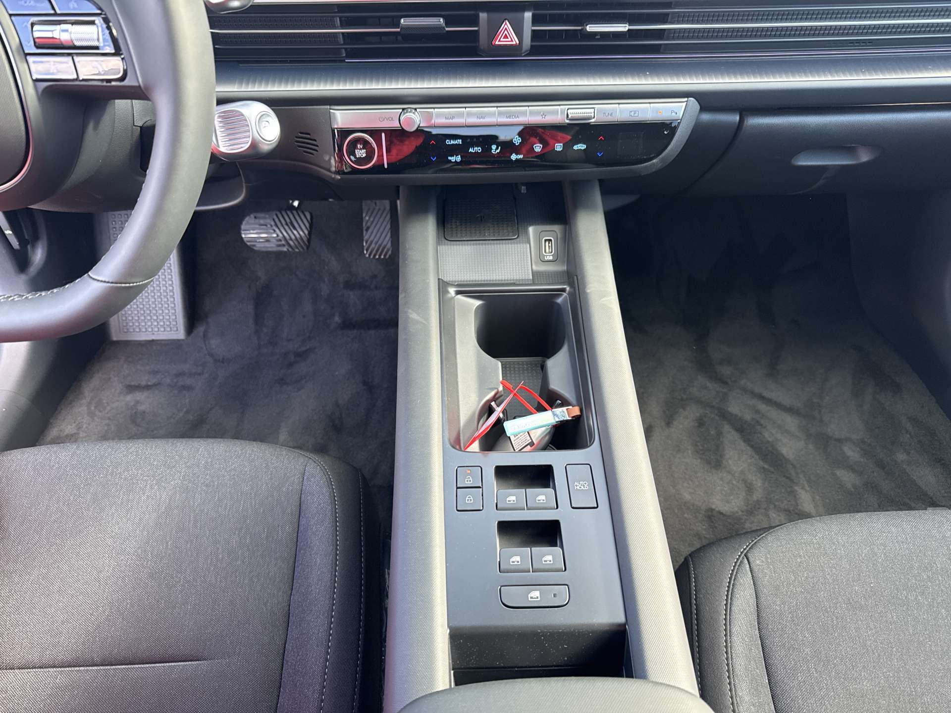 HYUNDAI Ioniq 6 77kWh Plus Line 325PS 4WD Automat-image-11
