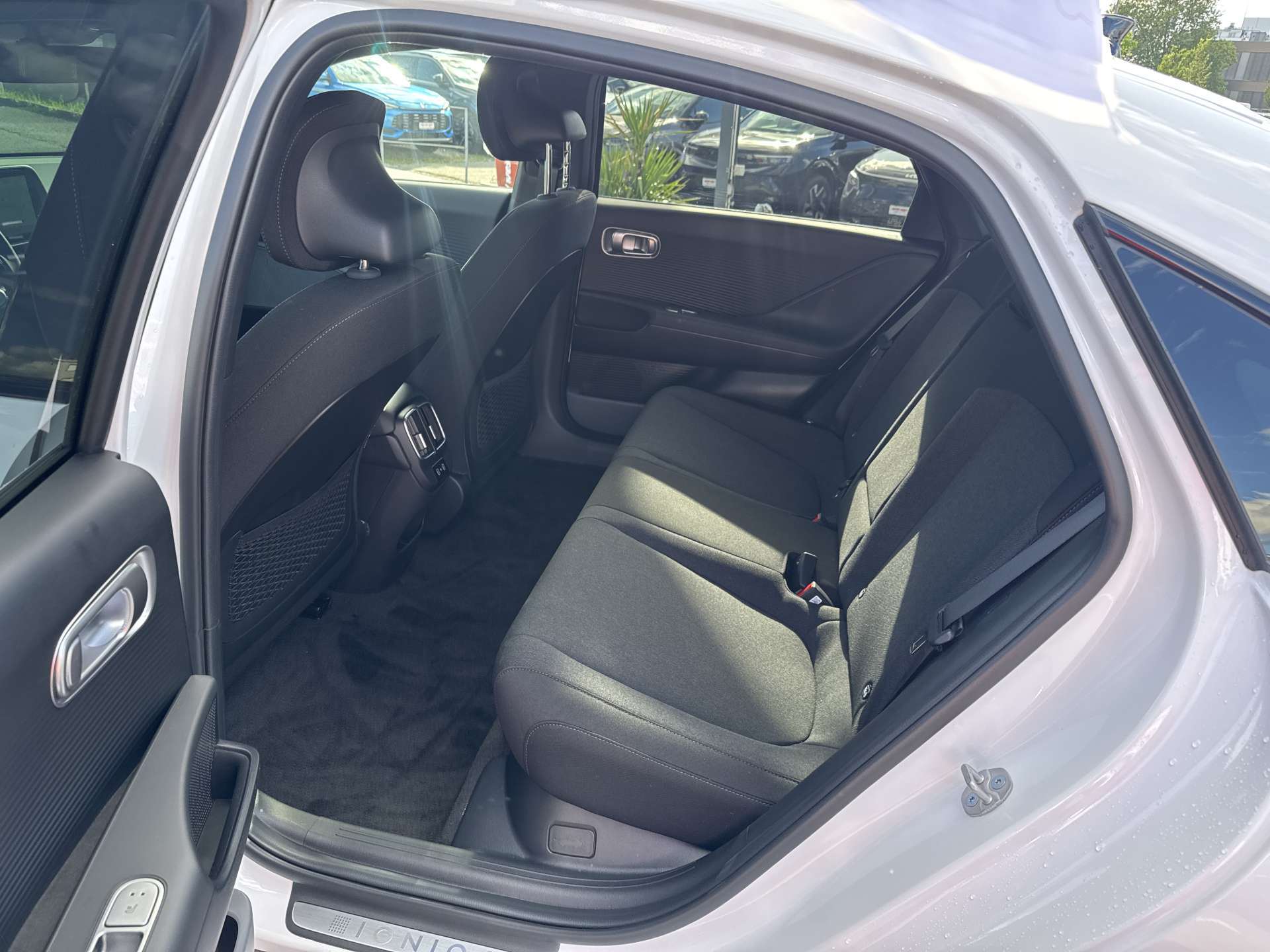 HYUNDAI Ioniq 6 77kWh Plus Line 325PS 4WD Automat-image-6