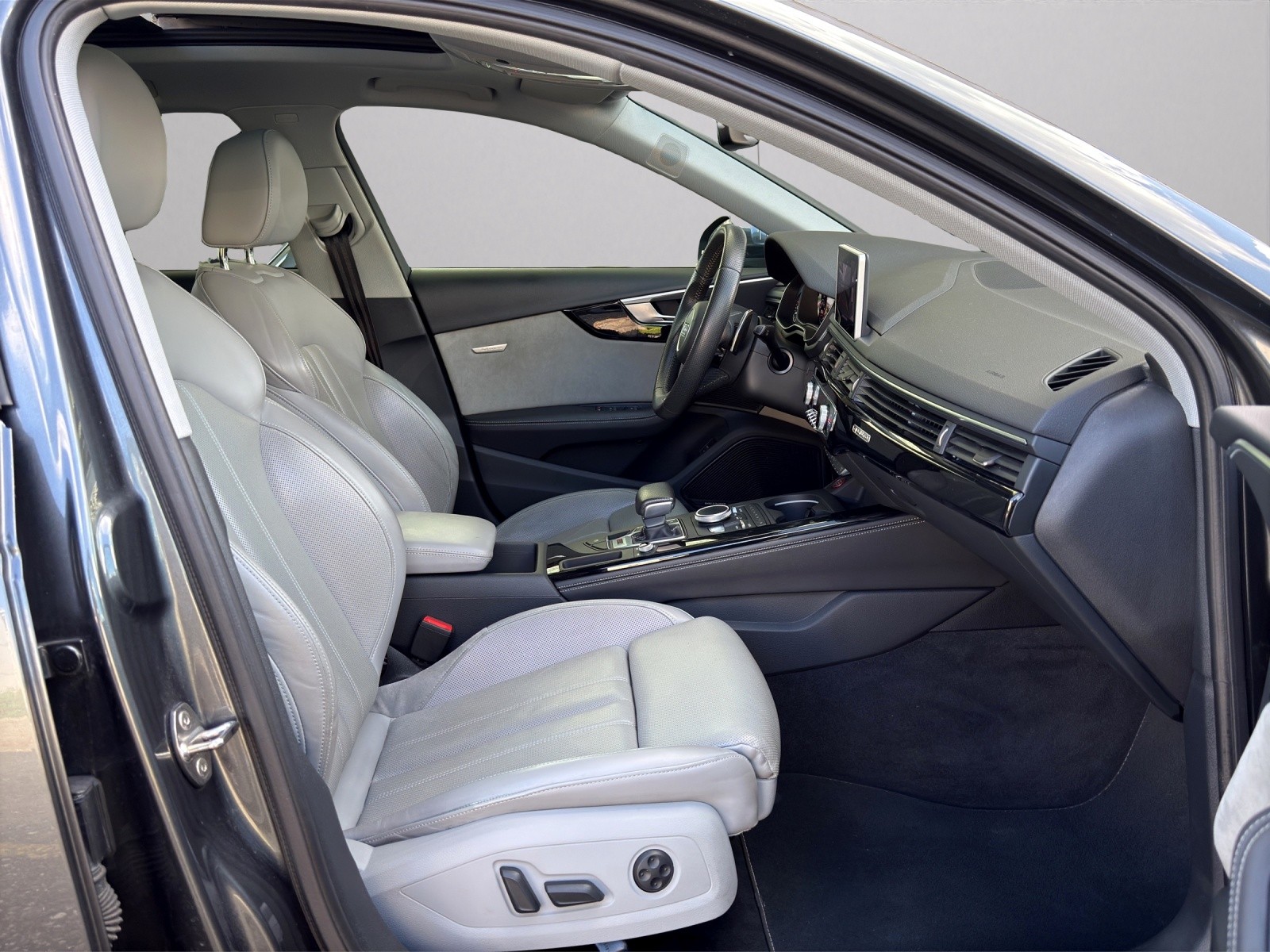 AUDI RS4 Avant 2.9 TFSI quattro tiptronic-image-10