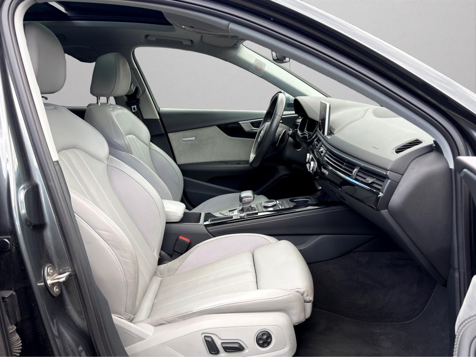 AUDI RS4 Avant 2.9 TFSI quattro tiptronic-image-10