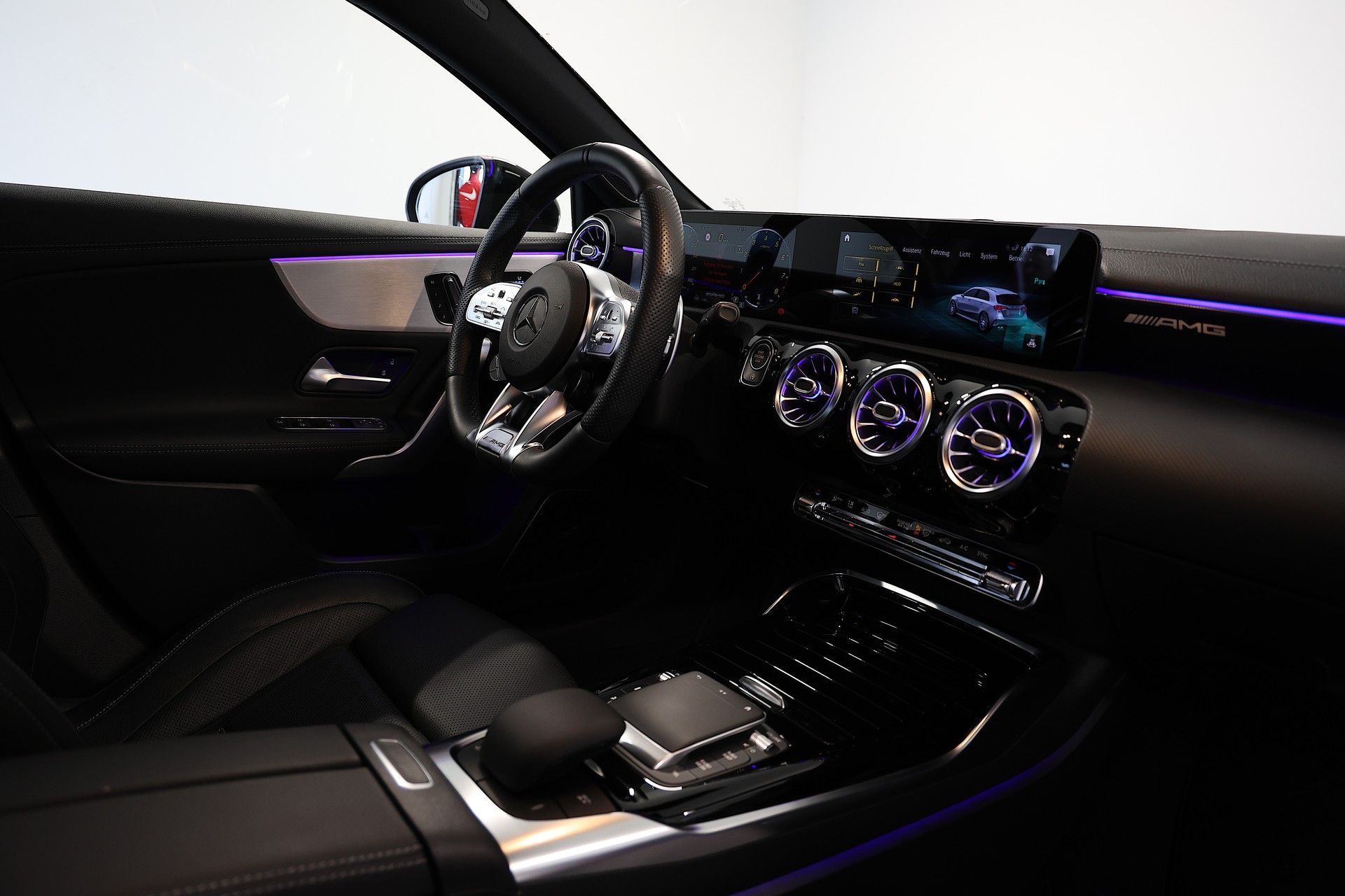 MERCEDES-BENZ A 45 S AMG 4Matic+ Speedshift-image-12