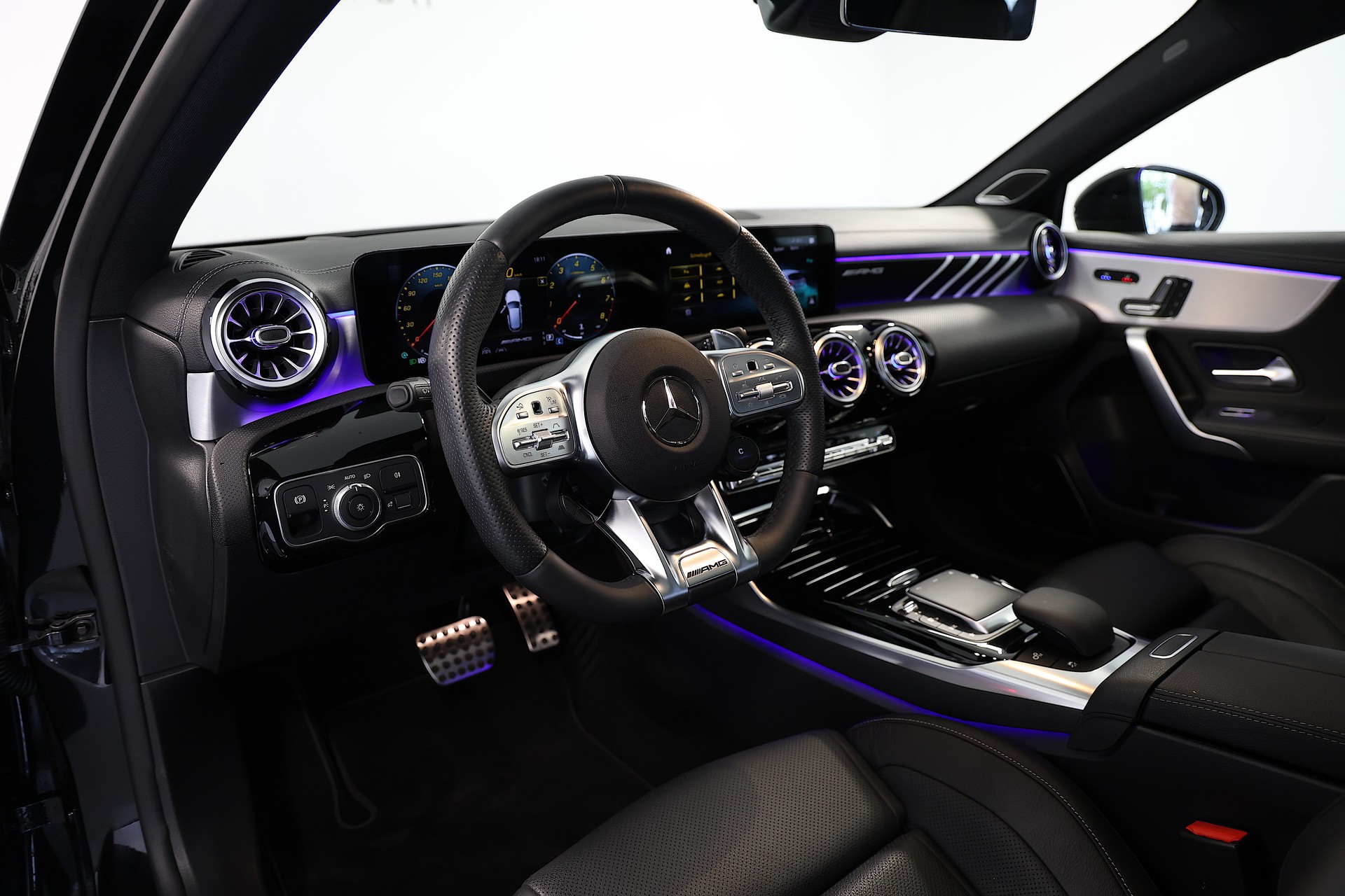 MERCEDES-BENZ A 45 S AMG 4Matic+ Speedshift-image-7