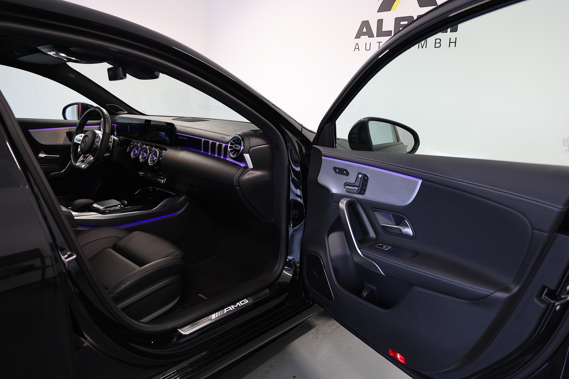 MERCEDES-BENZ A 45 S AMG 4Matic+ Speedshift-image-10