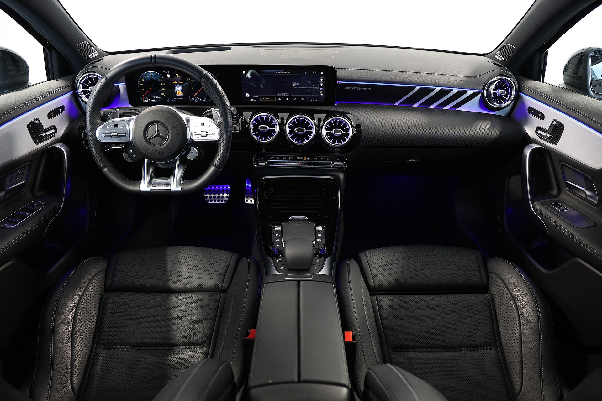 MERCEDES-BENZ A 45 S AMG 4Matic+ Speedshift-image-9