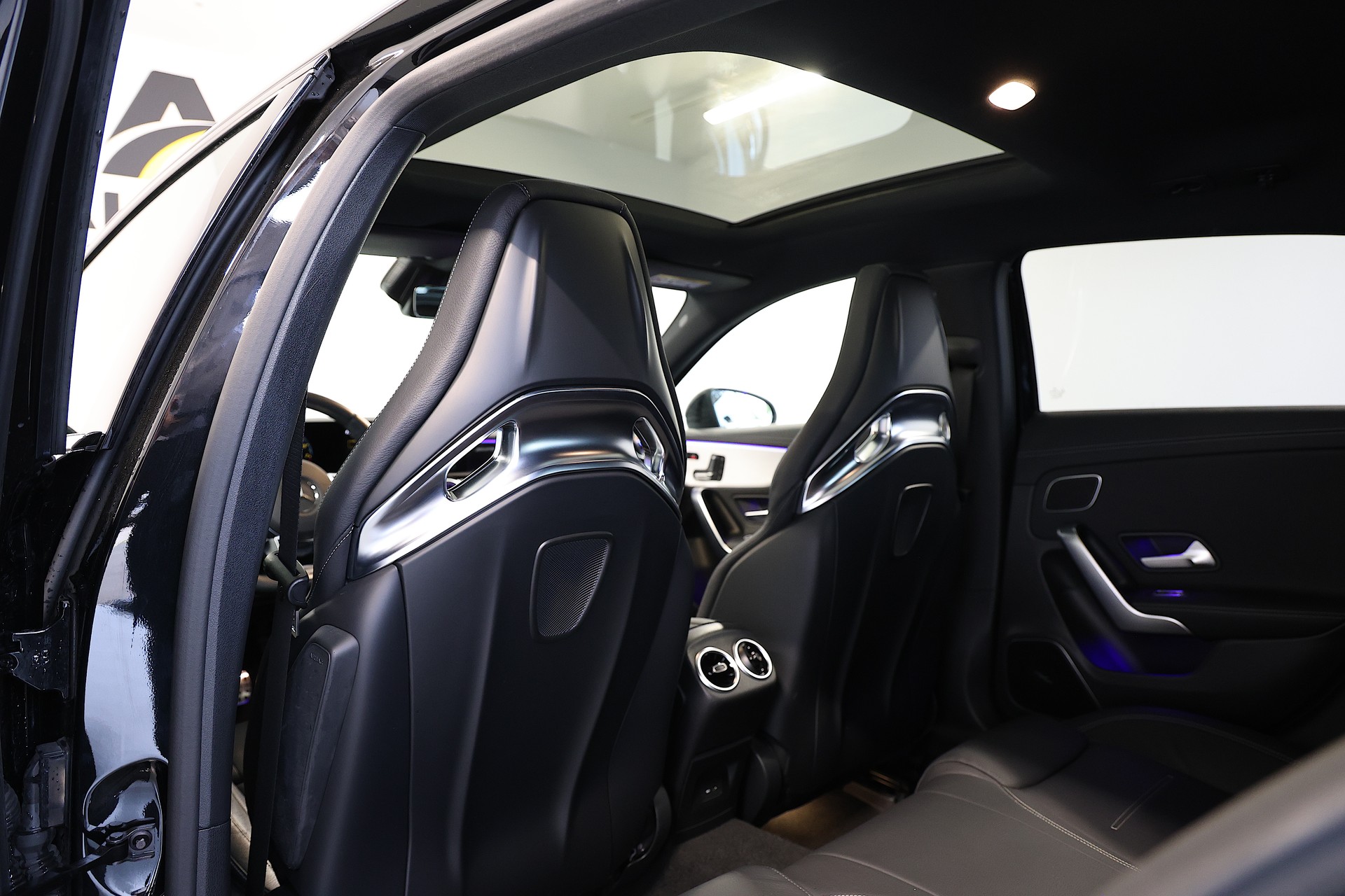 MERCEDES-BENZ A 45 S AMG 4Matic+ Speedshift-image-15