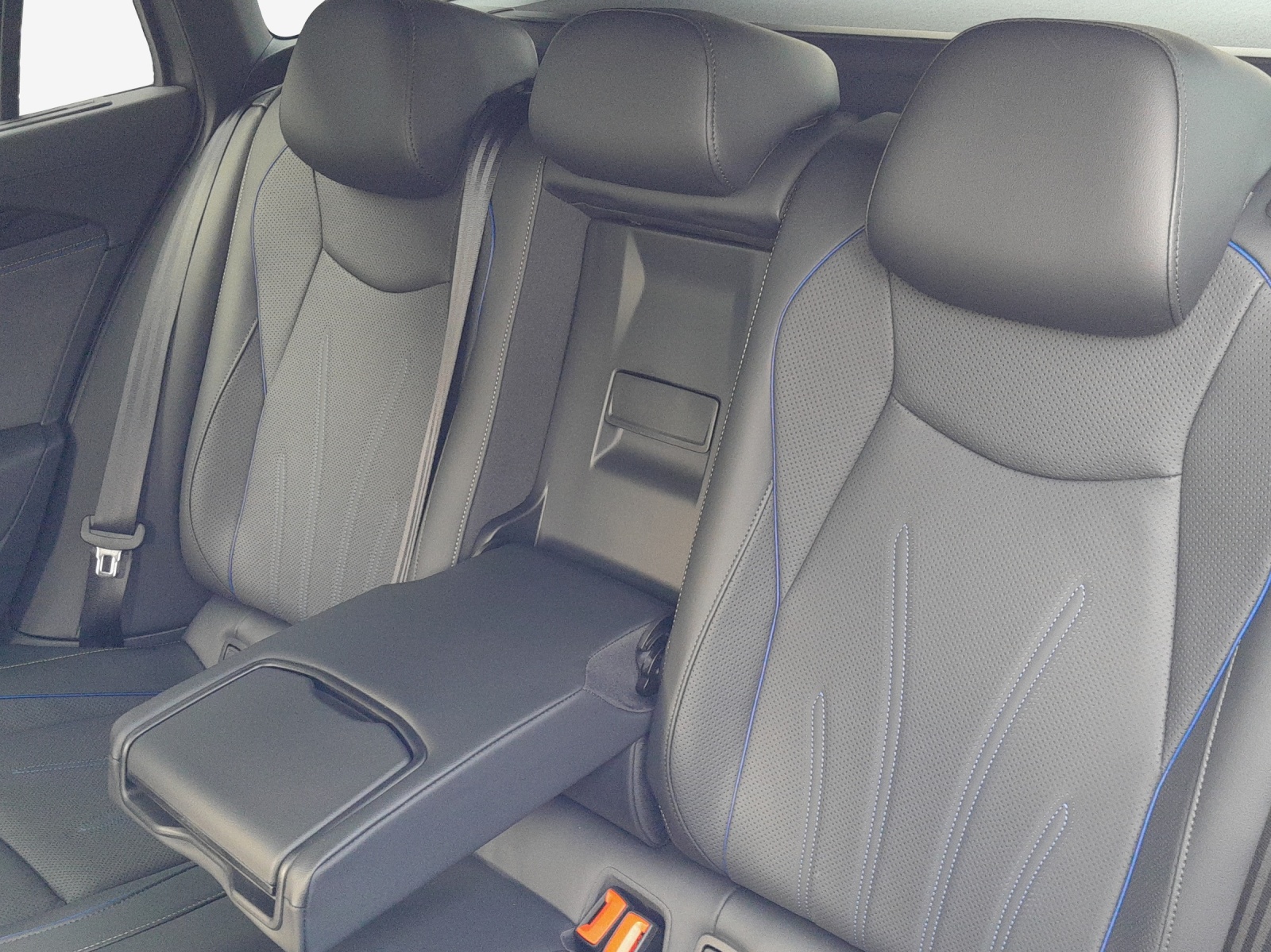 VW Passat Variant 2.0 TDI evo R-Line 4 Motion DSG-image-11