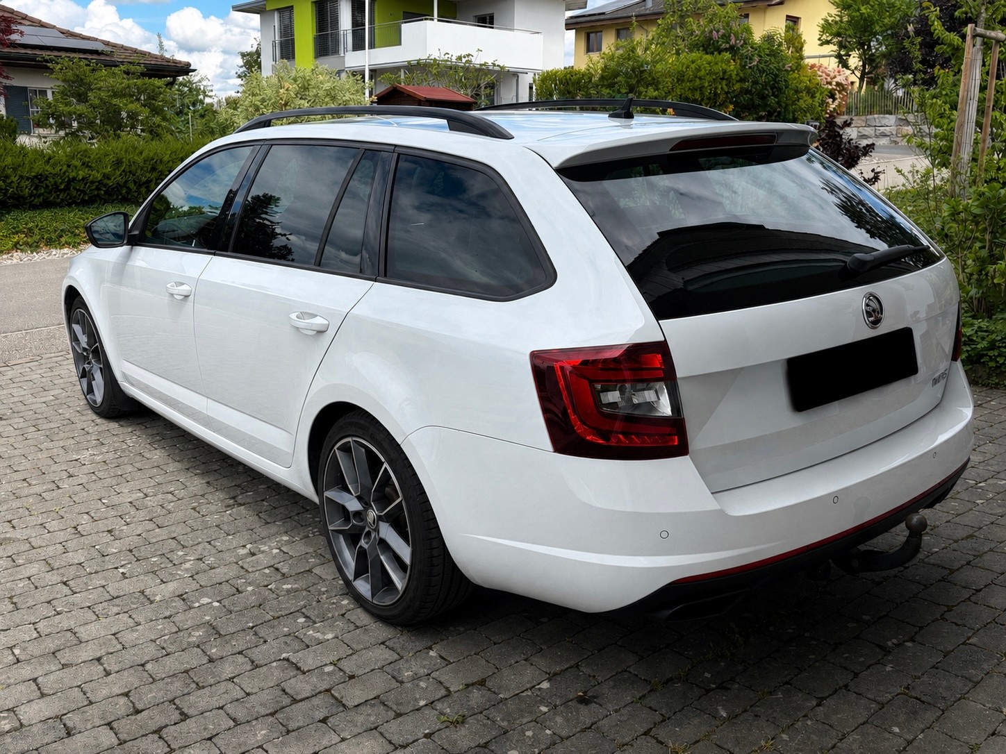 SKODA 2.0 TDI 184 RS Prag 4x4 DSG-image-1