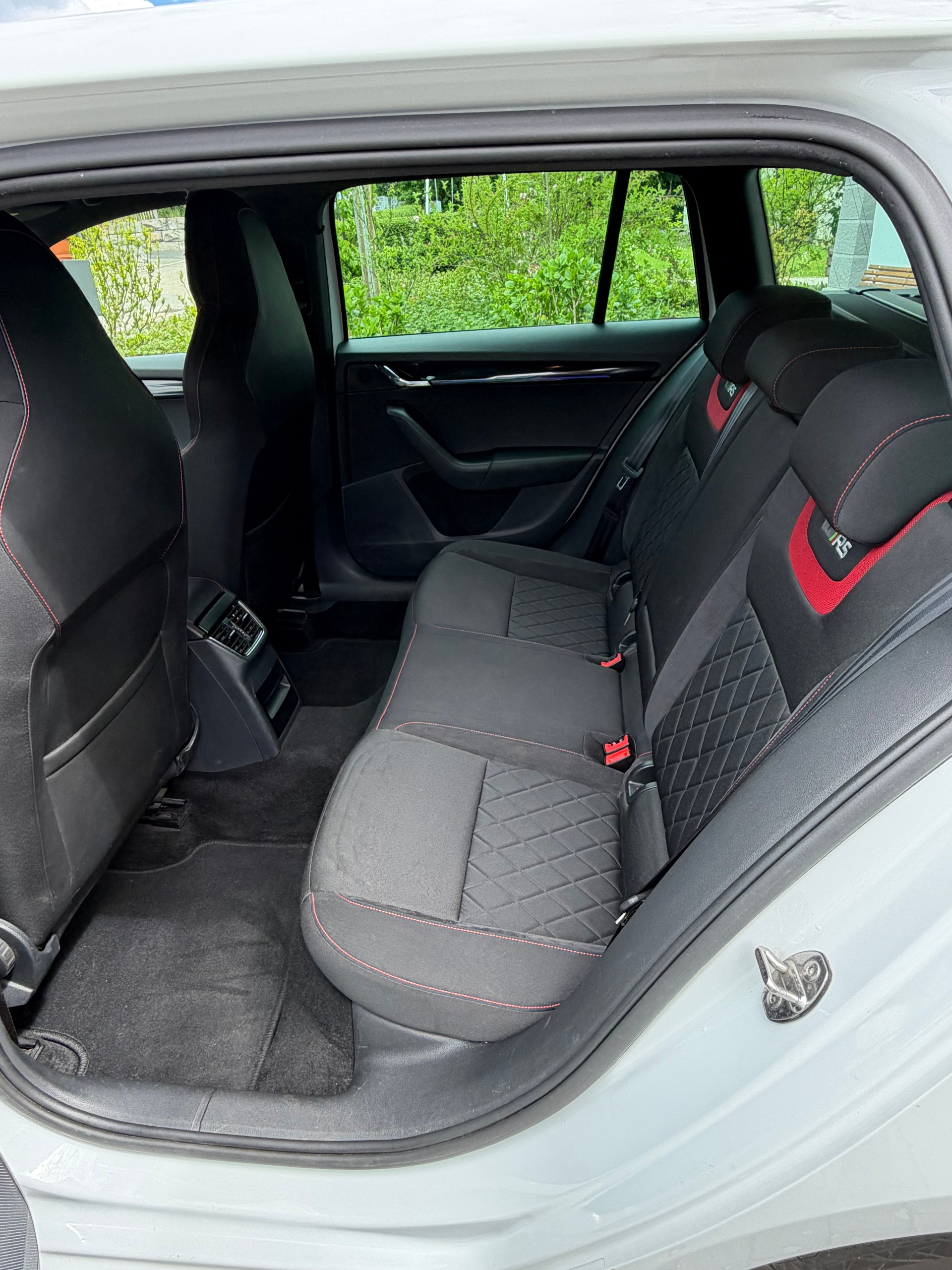 SKODA 2.0 TDI 184 RS Prag 4x4 DSG-image-3