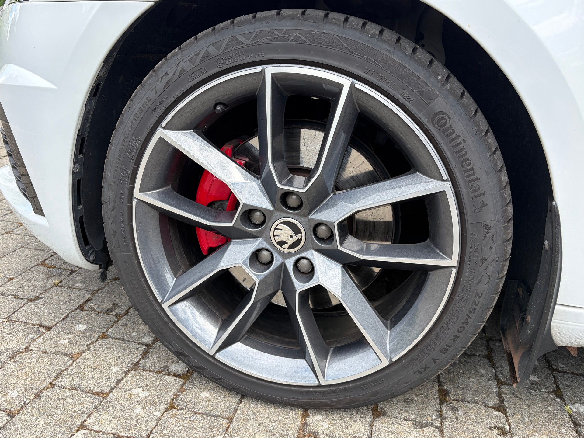 SKODA 2.0 TDI 184 RS Prag 4x4 DSG-image-2