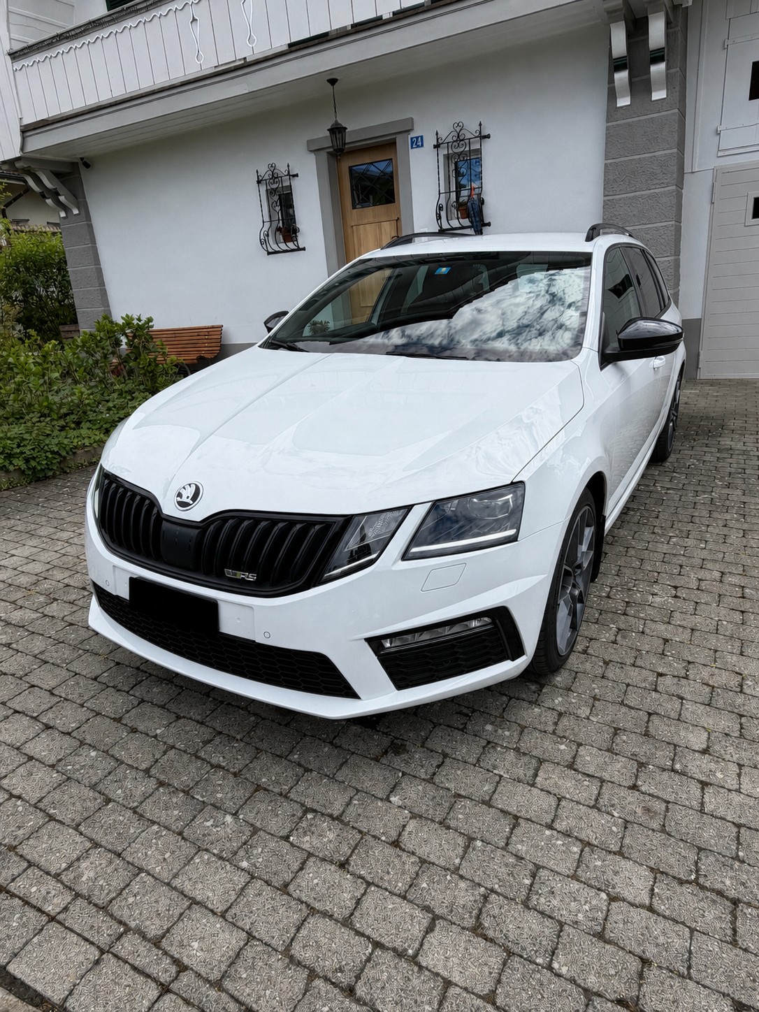 SKODA 2.0 TDI 184 RS Prag 4x4 DSG-image-0